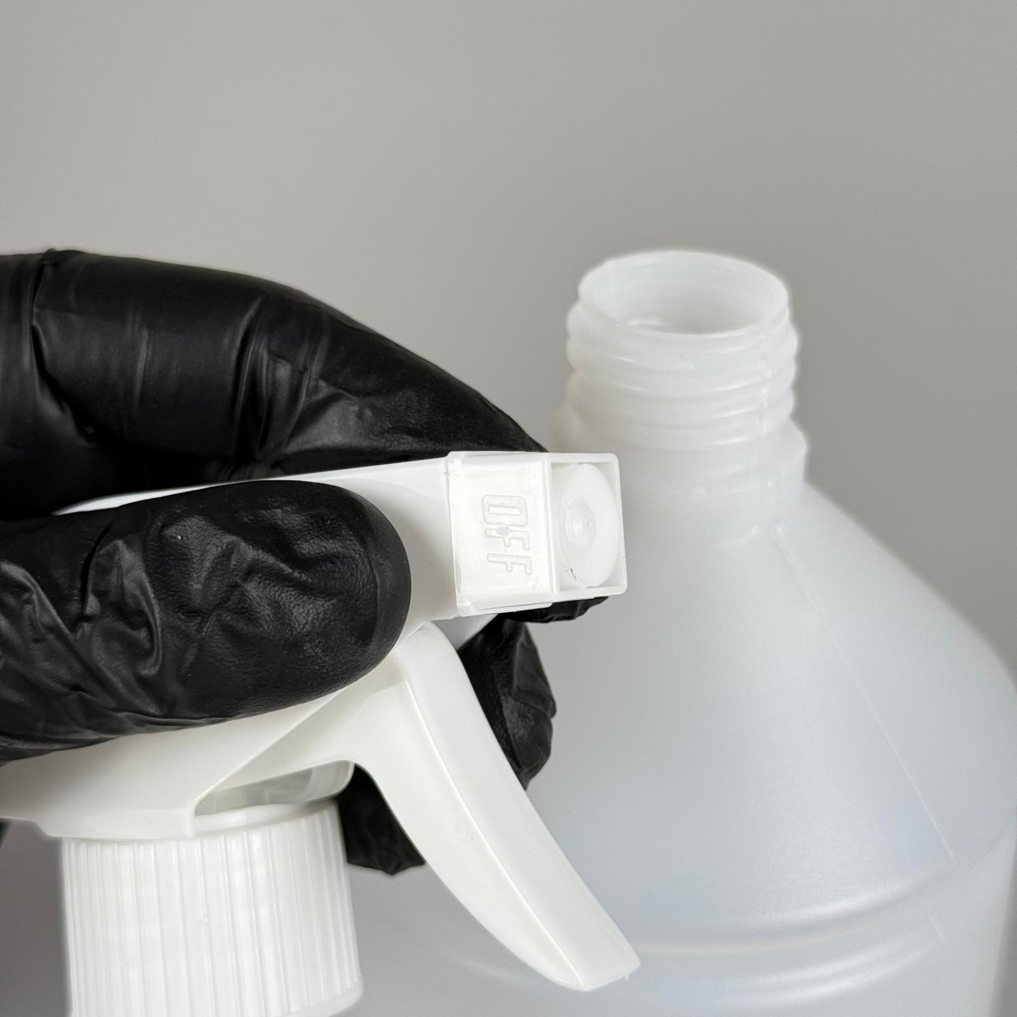 1000 CC TİNER ŞİŞESİ - BEYAZ  TRİGER TETİK SPREYLİ - 1000 ML KİMYASALA DAYANIKLI PLASTİK ŞİŞE - 1 LT POLİETİLEN ŞİŞE - KISA