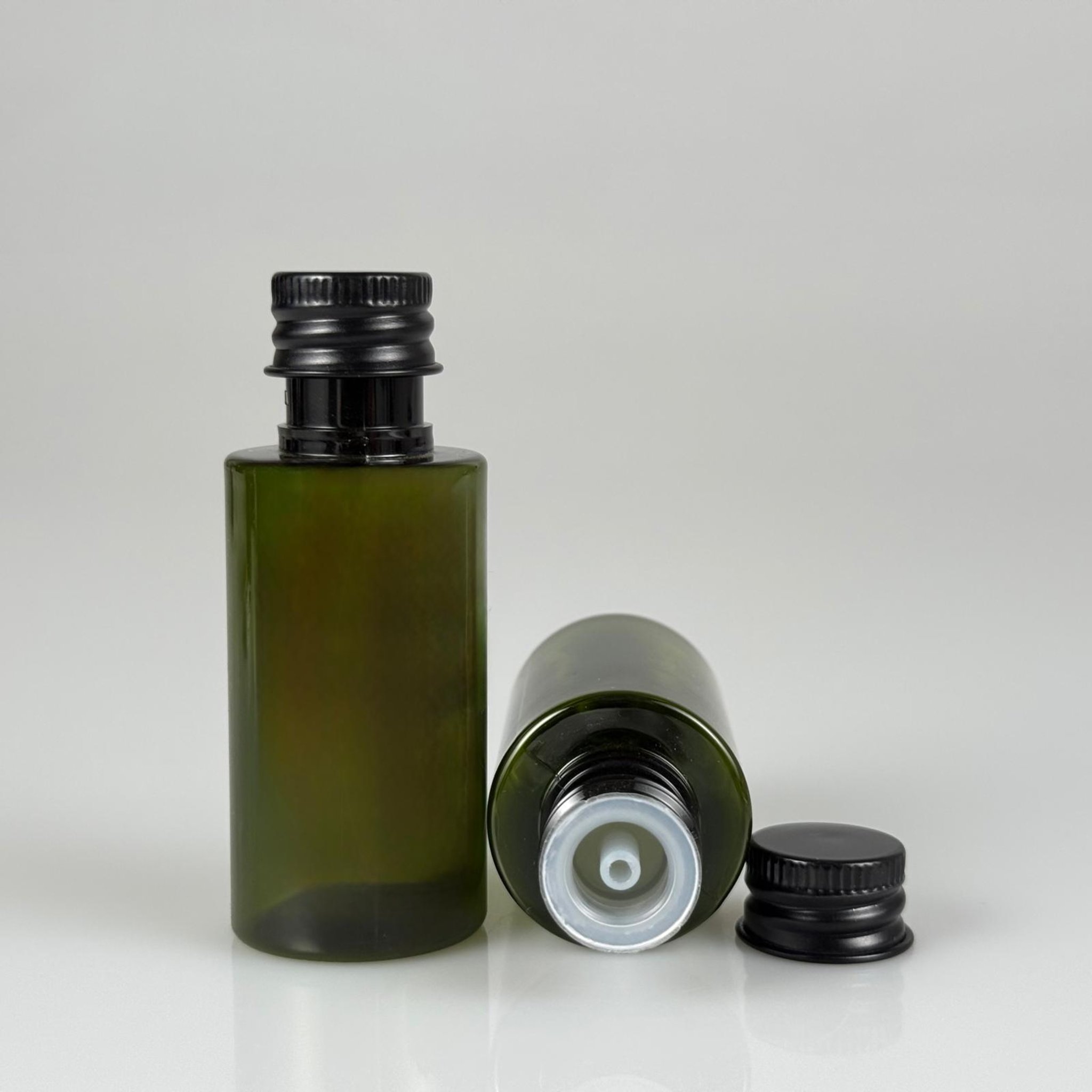 35 CC  SİLİNDİR YEŞİL PET ŞİŞE + KÖPÜK CONTALI SİYAH ALÜMİNYUM METAL KAPAKLI + DAMLALIKLI KOLONYA TIPALI TAKIM - 35 ML PLASTİK ŞİŞE