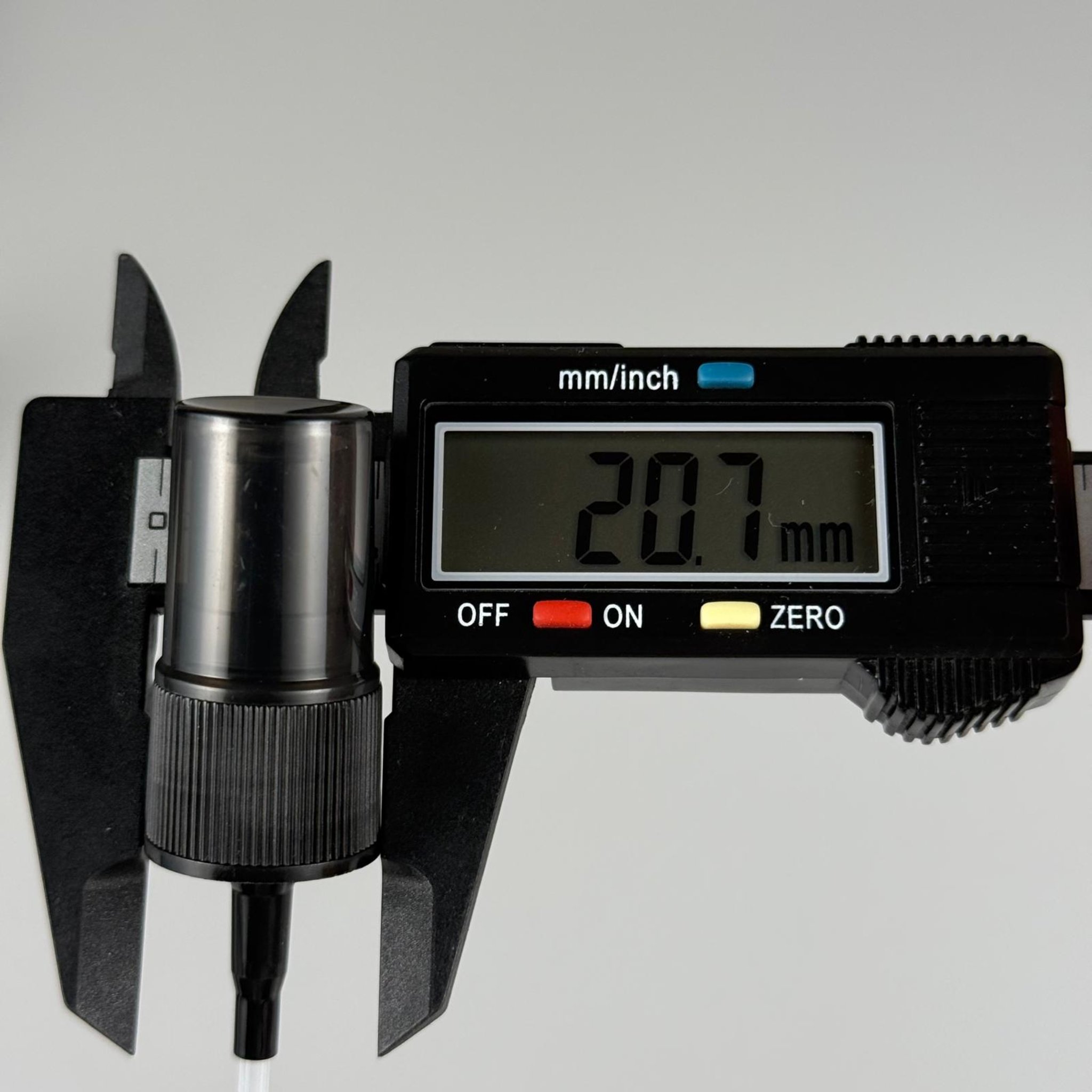 18 MM SPREY SİYAH - SİYAH KAPAKLI - HEM CAM ŞİŞEYE HEM PET ŞİŞEYE UYGUN