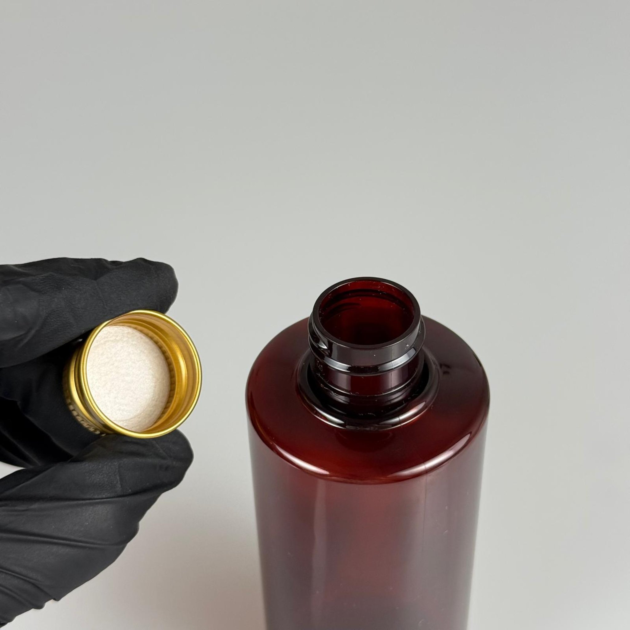 200 CC AMBER SİLİNDİR KESKİN KÜT MODEL SERT PET ŞİŞE (25 GR - 24 AĞIZ ) + KÖPÜK CONTALI GOLD METAL ALÜMİNYUM KAPAKLI TAKIM - 200 ML KAPAKLI KAHVERENGİ PET ŞİŞELER