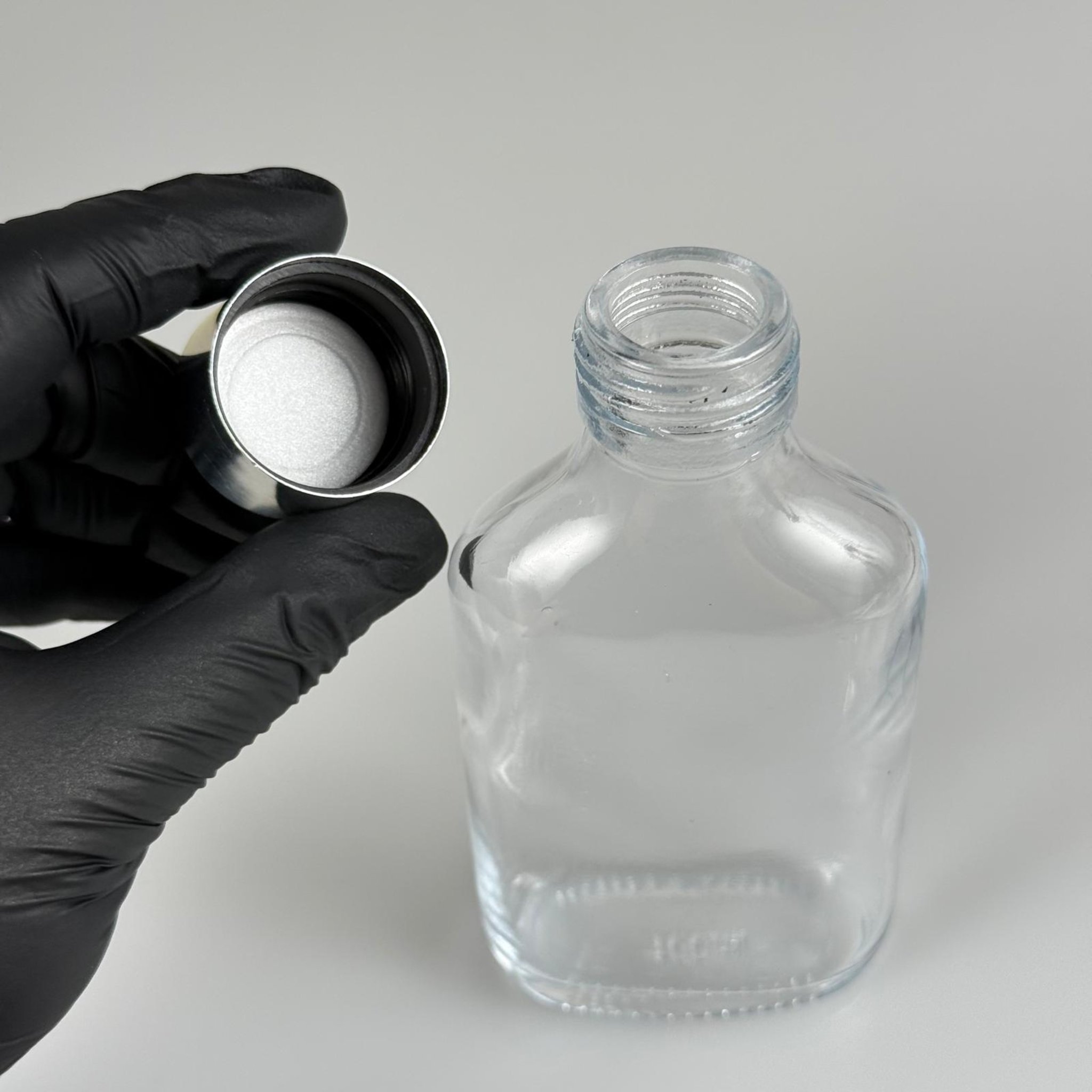 100 CC YASSI CAM COLD BREW ŞİŞE - SOĞUK KAHVE ŞİŞESİ + ALÜMİNYUM KAPLAMA GÜMÜŞ KAPAKLI TAKIM -  100 ML YASSI CAM ŞİŞE