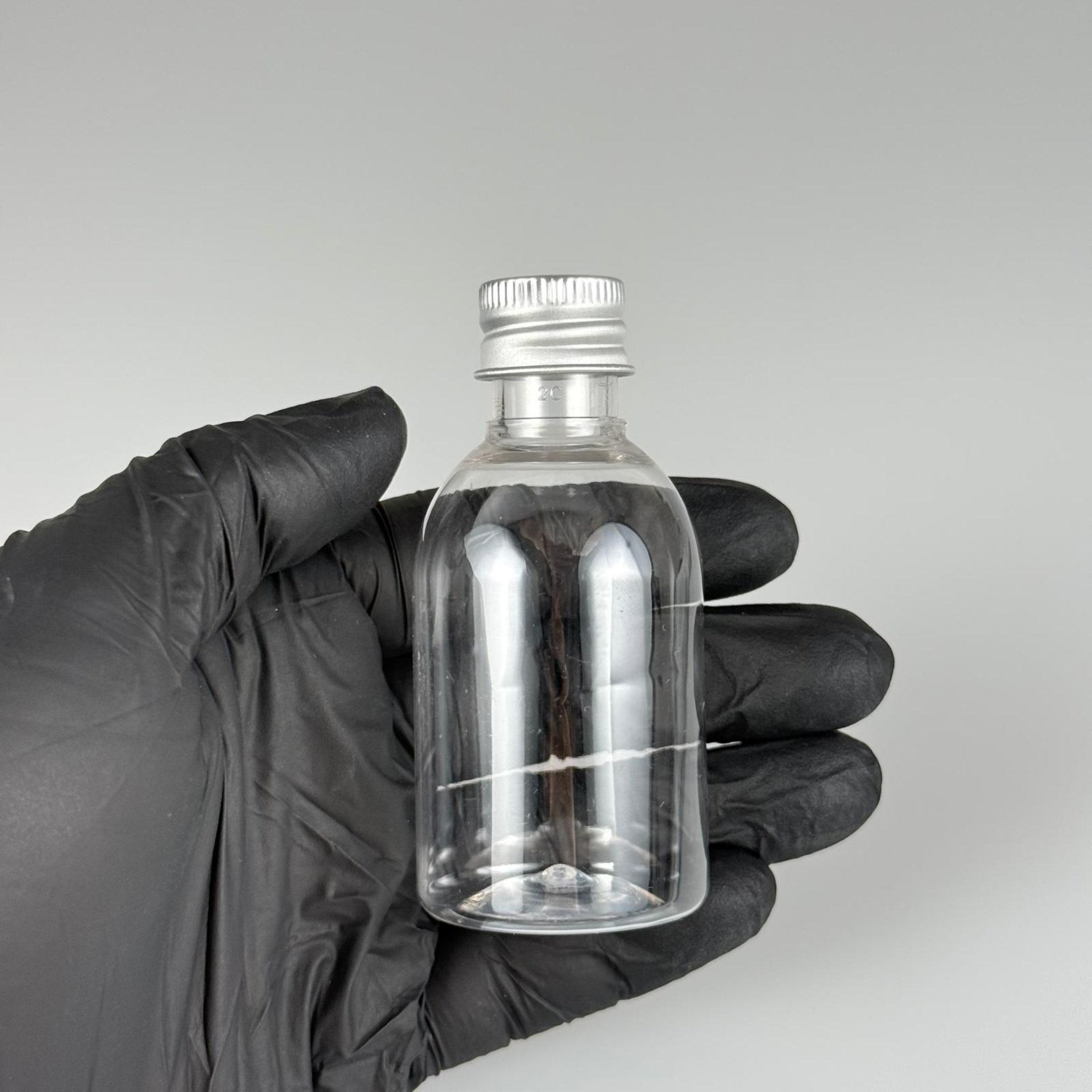 50  CC BUKLET PET ŞİŞE + KÖPÜK CONTALI GÜMÜŞ ALÜMİNYUM METAL KAPAKLI + DAMLALIKLI KOLONYA TIPALI TAKIM - 50 ML PLASTİK ŞİŞE