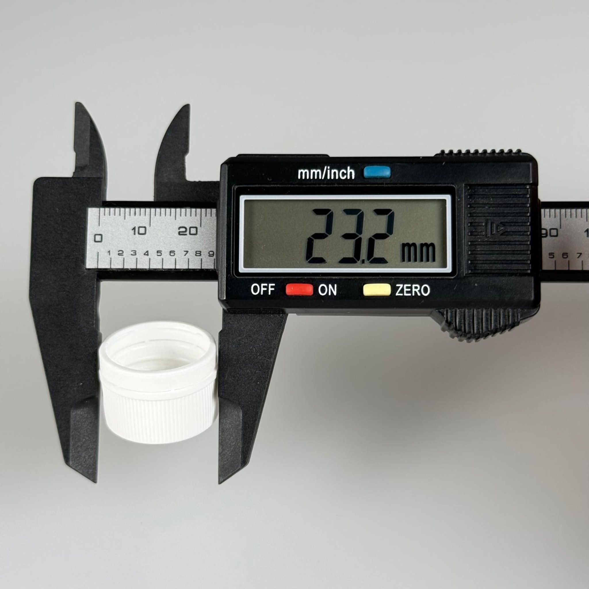 20 MM KİLİTLİ KAPAK BEYAZ (PET SHOT ŞİŞESİ İÇİN)