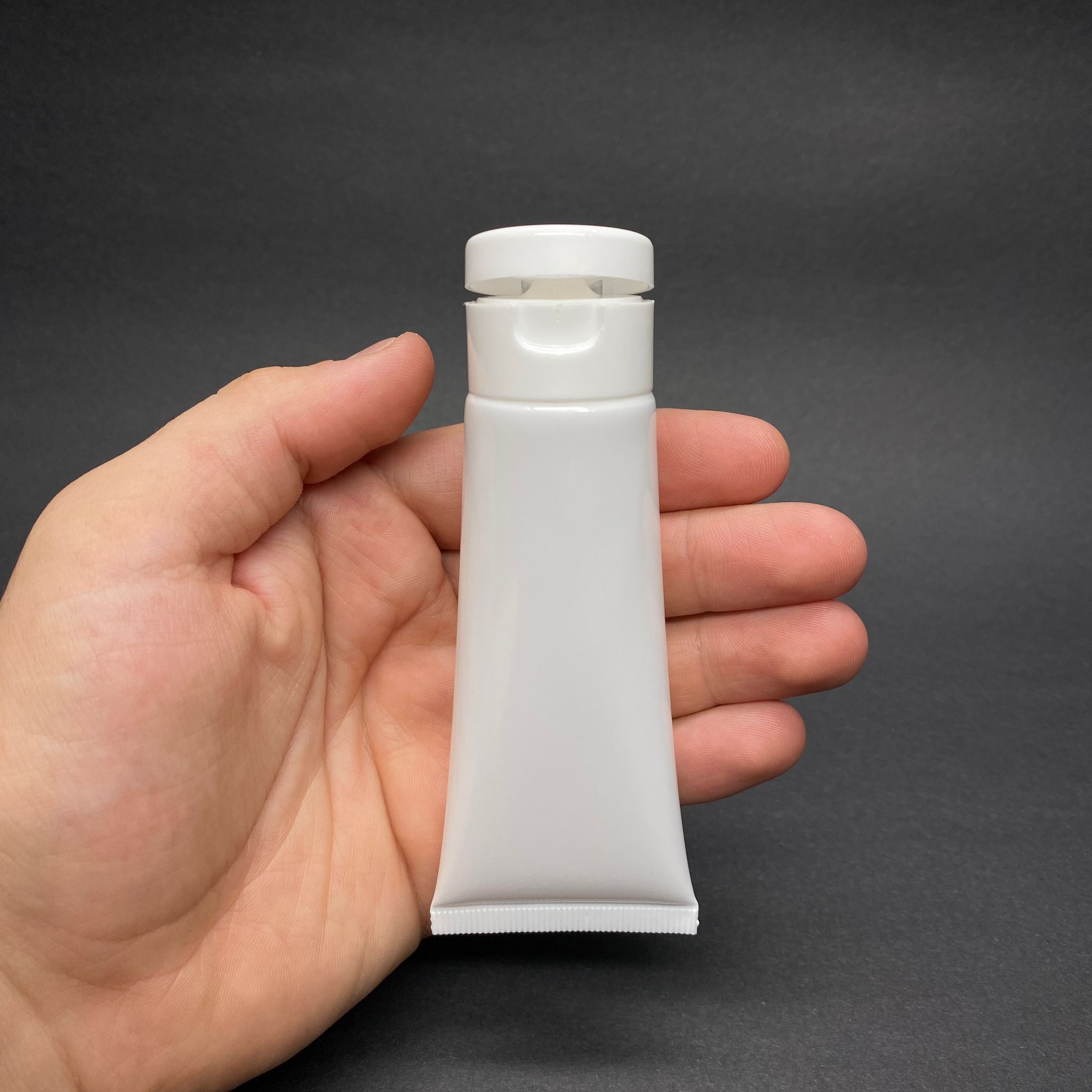 KOZMETİK İÇİN PARLAK BEYAZ BOŞ KREM TÜPÜ KAPAKLI - 50 ML - MERHEM TÜPÜ - PLASTİK MANÜEL DOLDURULABİLİR BOŞ TÜP - LİPGLOSS TÜP - DUDAK PARLATICISI TÜPÜ - BAL DOLUMU İÇİN PLASTİK TÜP - AÇILIR KAPANIR FLİPTOP KAPAKLI