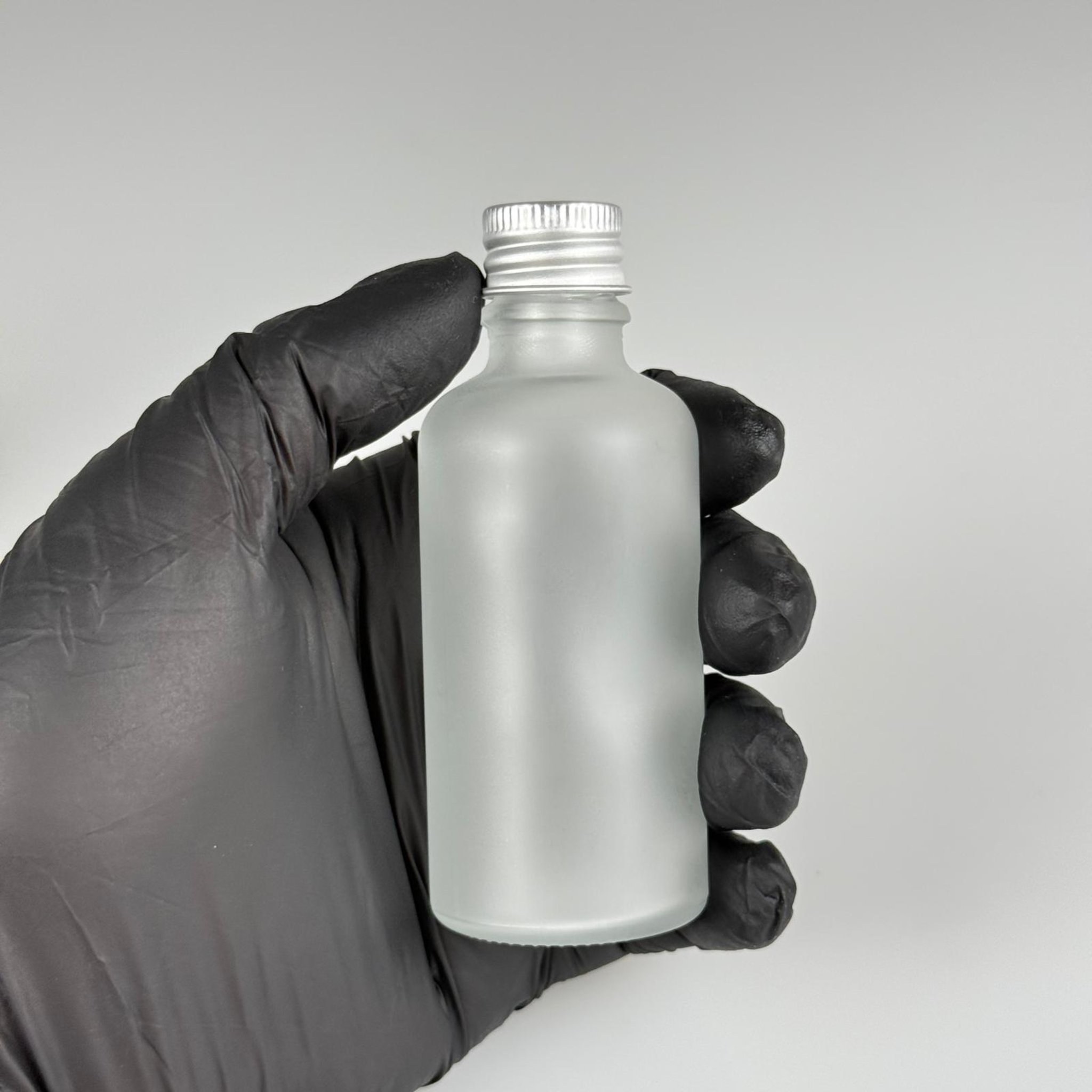 50 CC BUZLU CAM ŞİŞE + KÖPÜK CONTALI GÜMÜŞ ALÜMİNYUM METAL KAPAKLI + DAMLALIKLI KOLONYA TIPALI TAKIM - 50 ML BUZLU CAM ŞİŞE