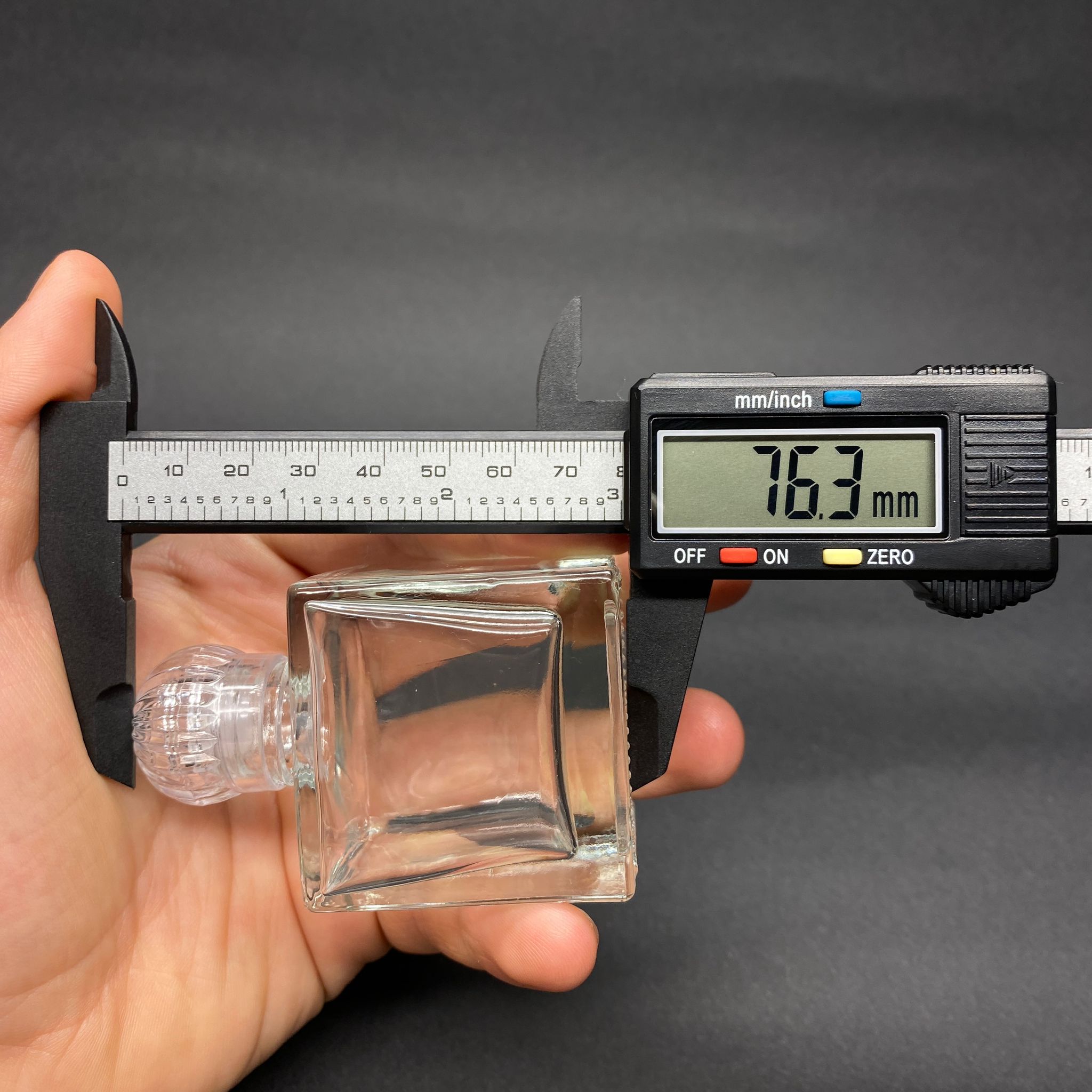 50 CC KARE CAM KOLONYA ŞİŞESİ - HEDİYELİK KOLONYA ŞİŞESİ - KRİSTAL KAPAKLI - TIPALI MİNİ KOLONYA ŞİŞESİ