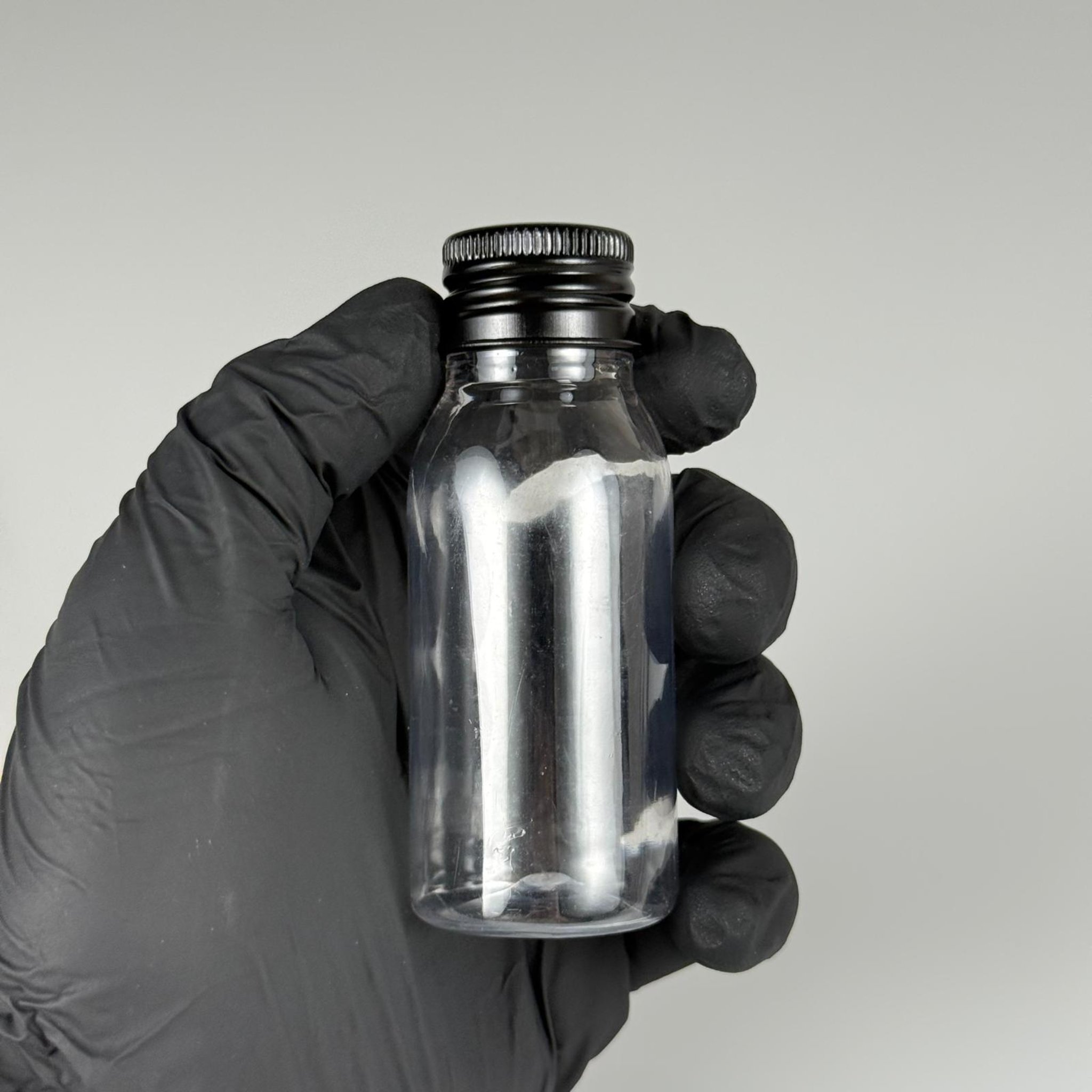 50 CC SERT PLASTİK ŞİŞE (24 AĞIZ) + KÖPÜK CONTALI SİYAH METAL ALÜMİNYUM KAPAK + KOLONYA TIPALI TAKIM - 50 ML KAPAKLI PLASTİK ŞİŞELER