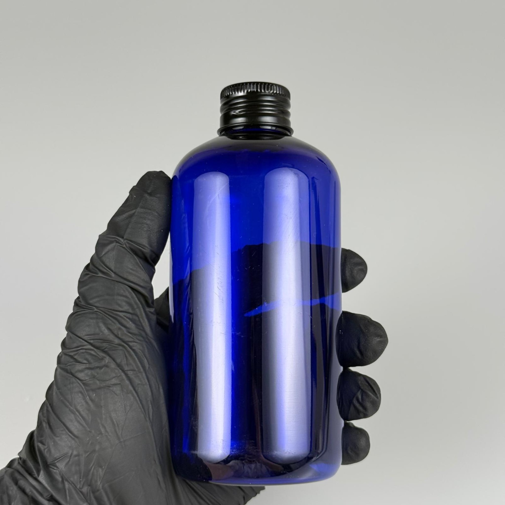 250 CC MAVİ PLASTİK ŞİŞE ZEYNEP MODEL ( 24 AĞIZ ) + KÖPÜK CONTALI SİYAH METAL ALÜMİNYUM KAPAKLI - 250 ML KAPAKLI MAVİ TOMBUL PET ŞİŞELER