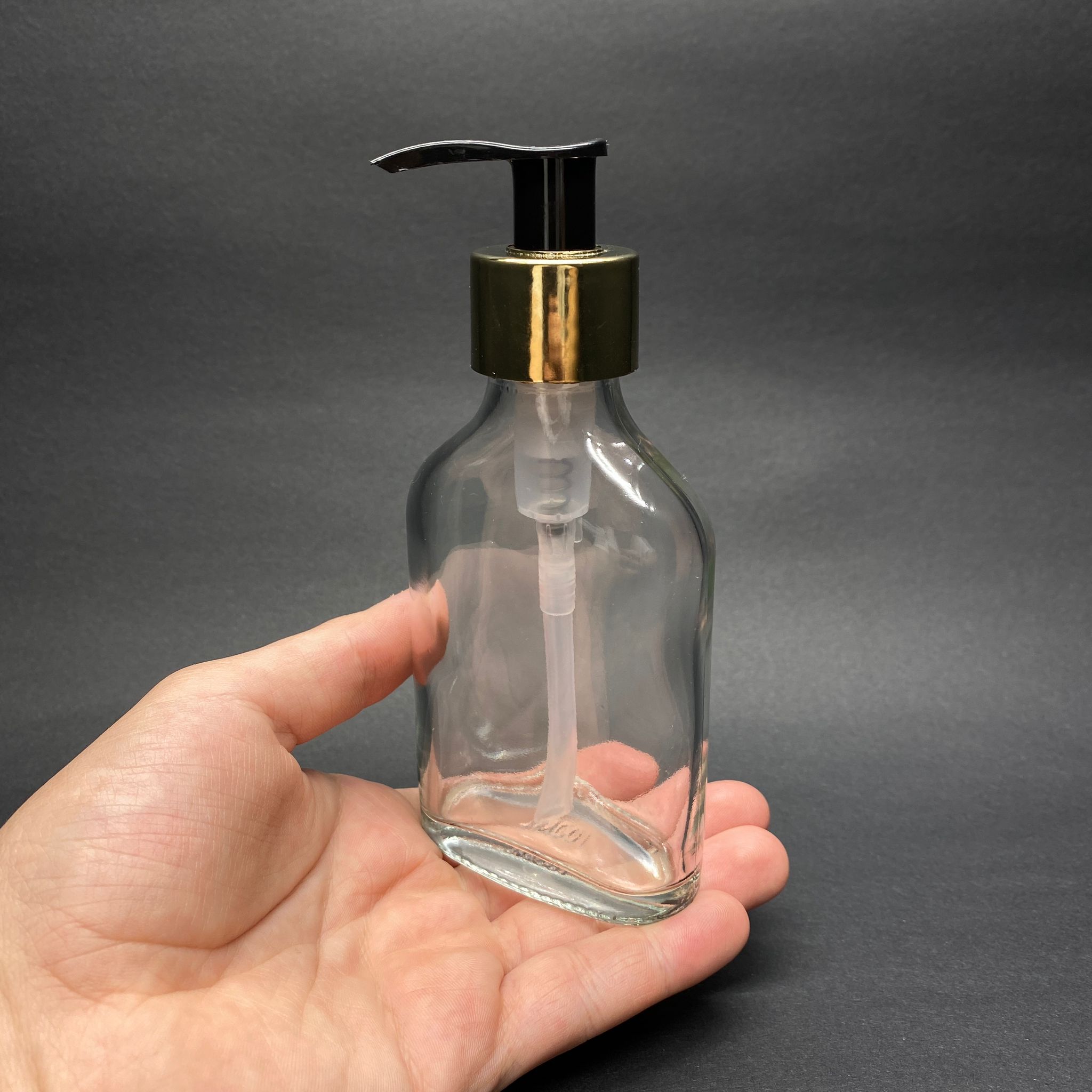 100 CC YASSI CAM ŞİŞE - GOLD POMPALI - 100 ML SIVI SABUN POMPALI YASSI CAM ŞİŞE , CAM TONİK ŞİŞESİ