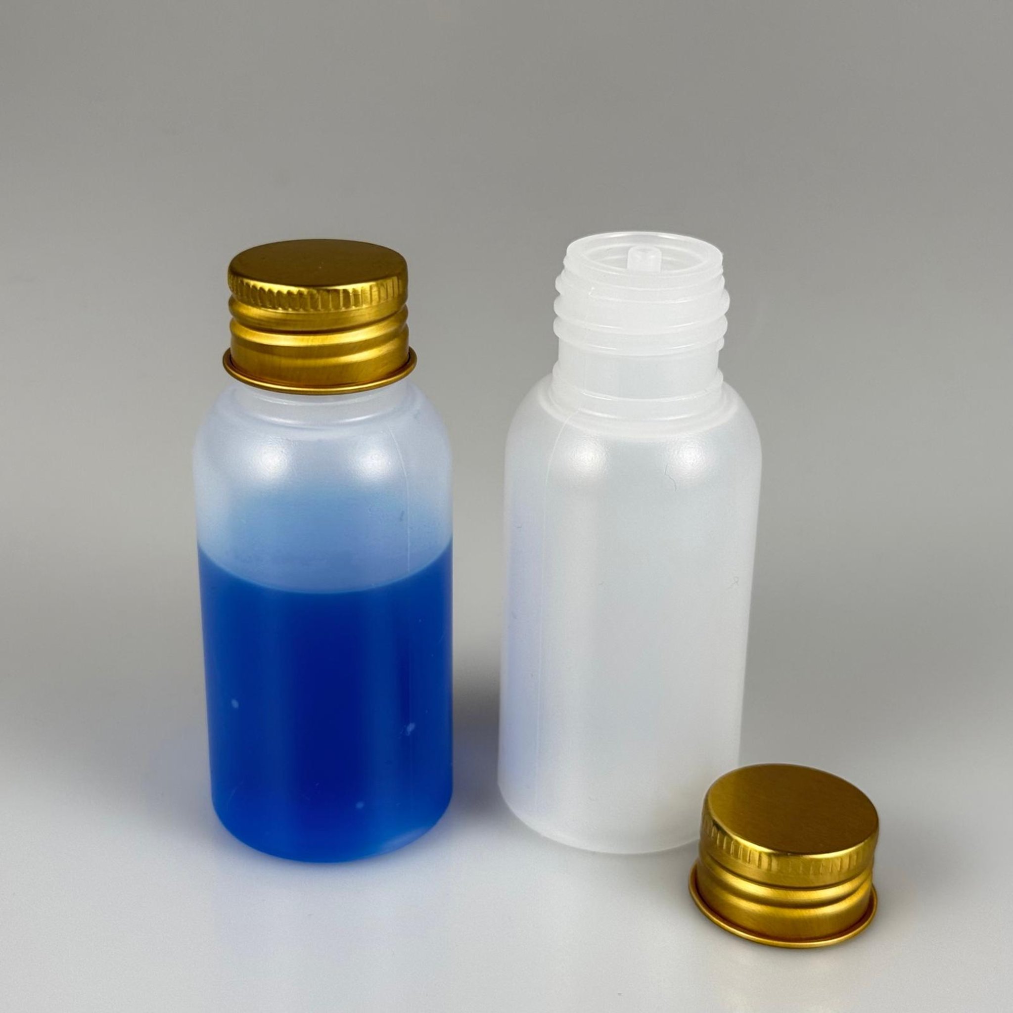 50 ML SIKILABİLİR YUMUŞAK POLİETİLEN PE PLASTİK ASETON ŞİŞESİ ( 24 AĞIZ ) + KÖPÜK CONTALI GOLD METAL ALÜMİNYUM KAPAK + KOLONYA TIPALI TAKIM - 50 cc sos, yağ, kartuş, mürekkep vb için boş şişeler
