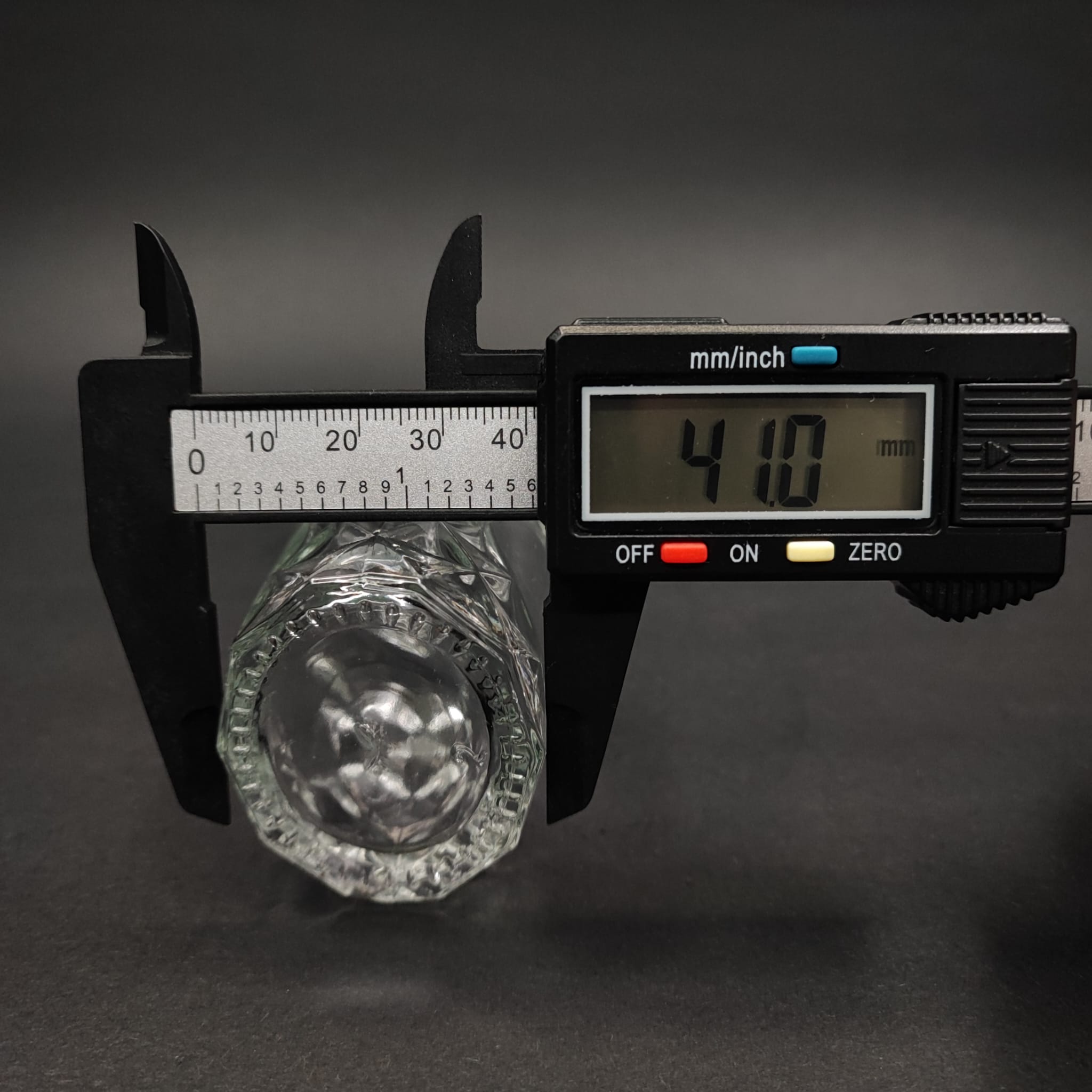 50 CC VELORA CAM ŞİŞE - CONTALI BEYAZ KAPAKLI - 50 ML LÜX CAM ŞİŞE