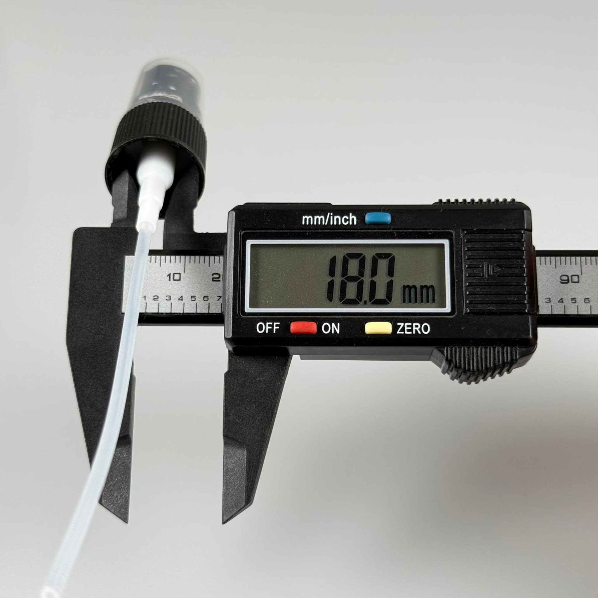 18 MM SPREY SİYAH KAPAKLI - HEM CAM ŞİŞEYE HEM PET ŞİŞEYE UYGUN