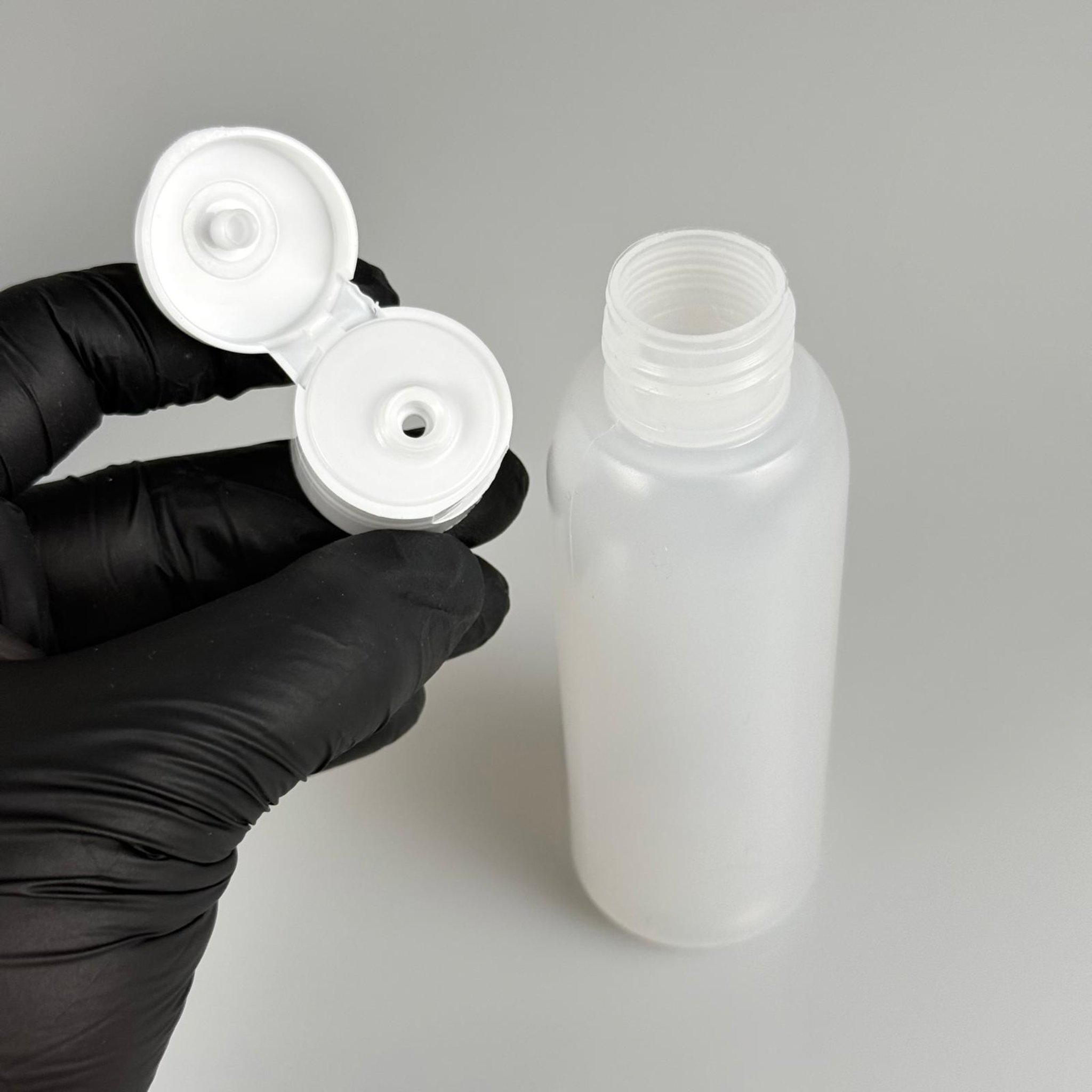 100 ML SIKILABİLİR YUMUŞAK PE POLİETİLEN PLASTİK ŞİŞE - BEYAZ FLİPTOP ŞAMPUAN KAPAKLI - 100 cc sos, yağ, kartuş, mürekkep vb için boş şişeler