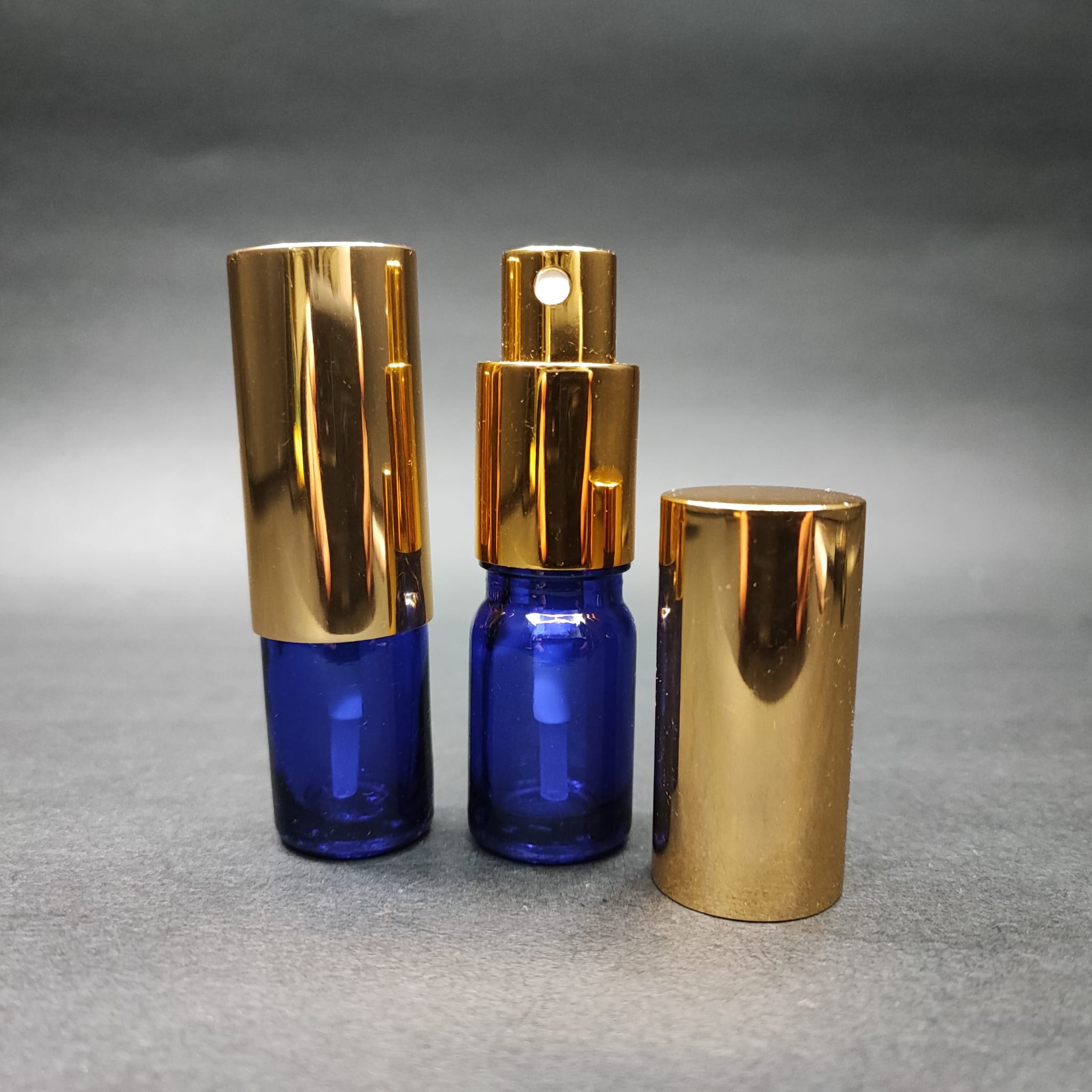 5 ML LÜKS VİDALI VALF ÇEVİRME PARFÜM ŞİŞELERİ - 5 CC MAVİ CAM ŞİŞE - GOLD METAL SPREYLİ KAPAKLI SET