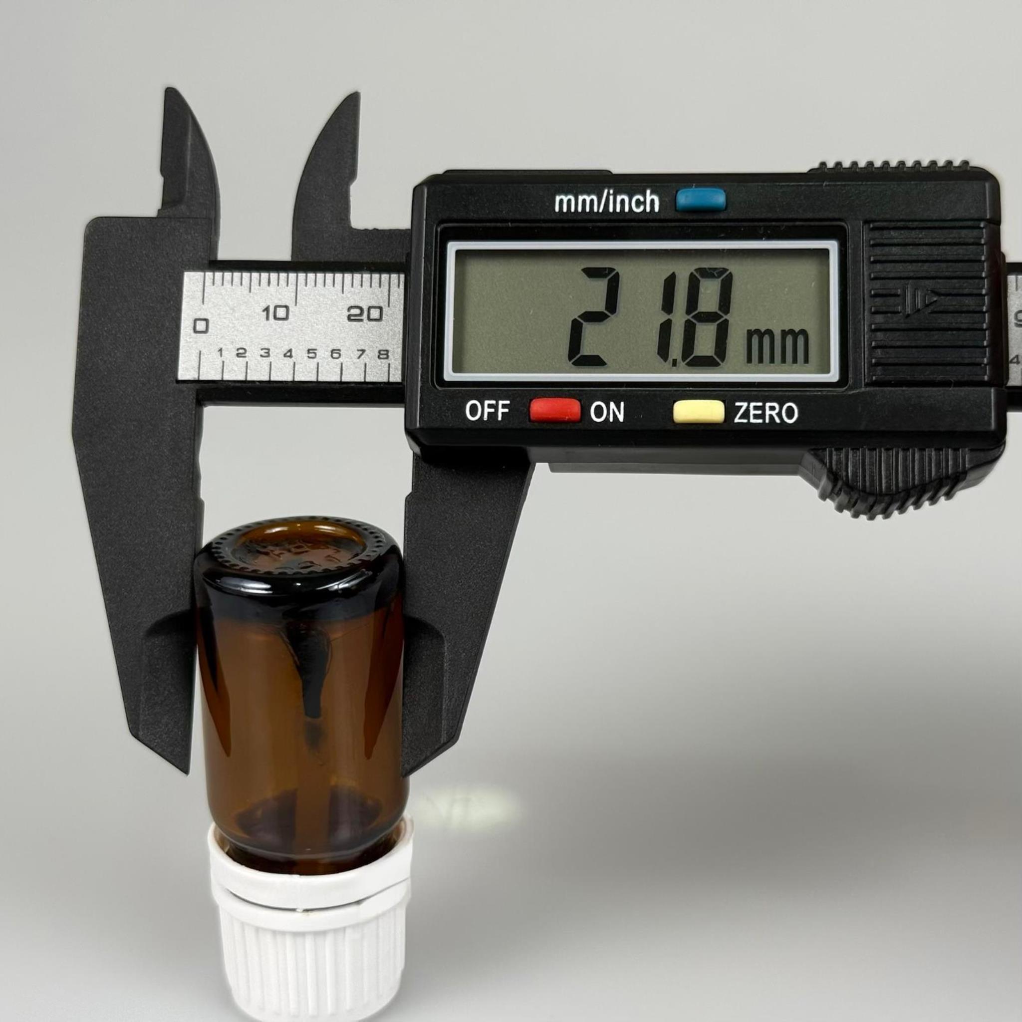 5 CC FIRÇALI CAM ŞİŞE - AMBER - 5 ML BEYAZ KAPAKLI FIRÇALI CAM ŞİŞE - CAM OJE ŞİŞESİ FIRÇALI BEYAZ KAPAKLI TAKIM - BOŞ OJE ŞİŞESİ, FIRÇALI ŞİŞE, OTOMOTİV VE MOBİLYA İÇİN RÖTÜŞ BOYA ŞİŞESİ VB. ÇOK AMAÇLI FIRÇALI ŞİŞE