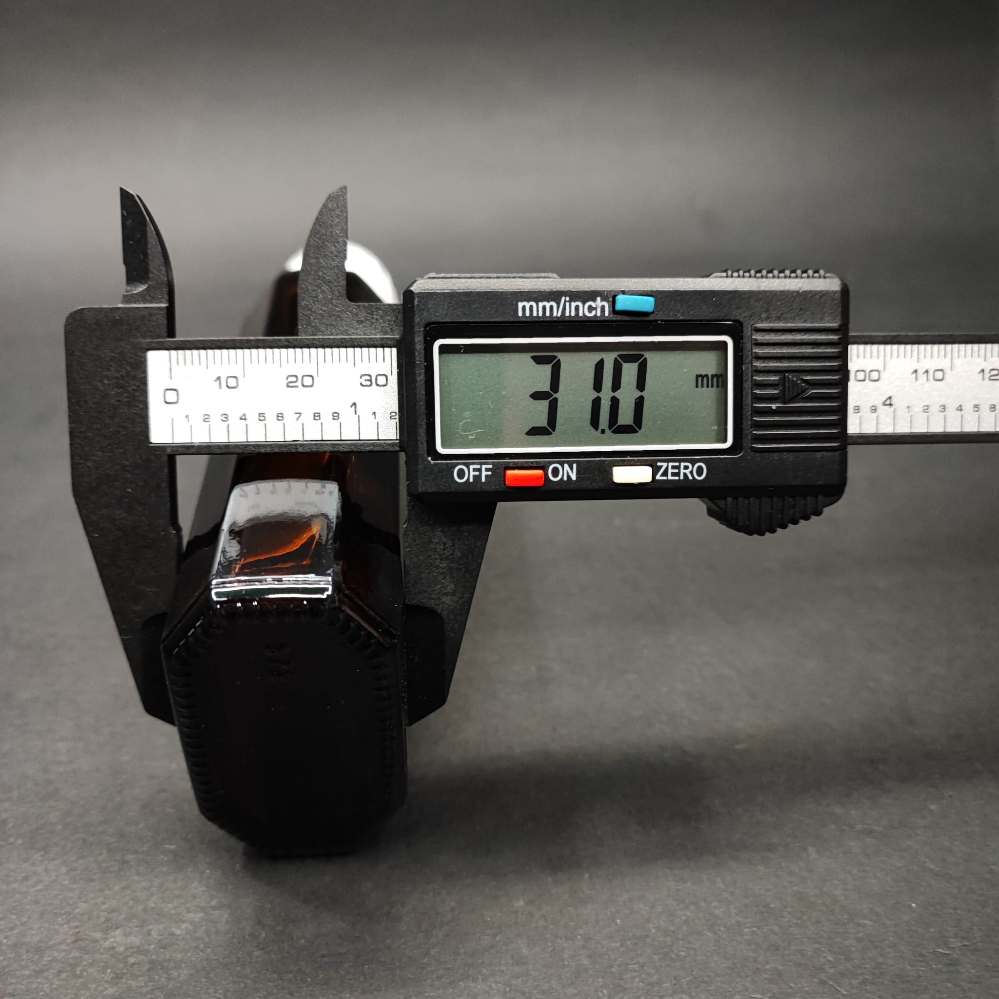 100 ML DOLUMU KOLAY, GENİŞ AĞIZLI İÇTEN DAMLALIKLI ŞİŞE (25 MM AĞIZ)  - 100 CC BEYAZ KİLİTLİ DAMLALIKLI CAM ECZA ŞİŞESİ - AMBER YASSI KAHVERENGİ