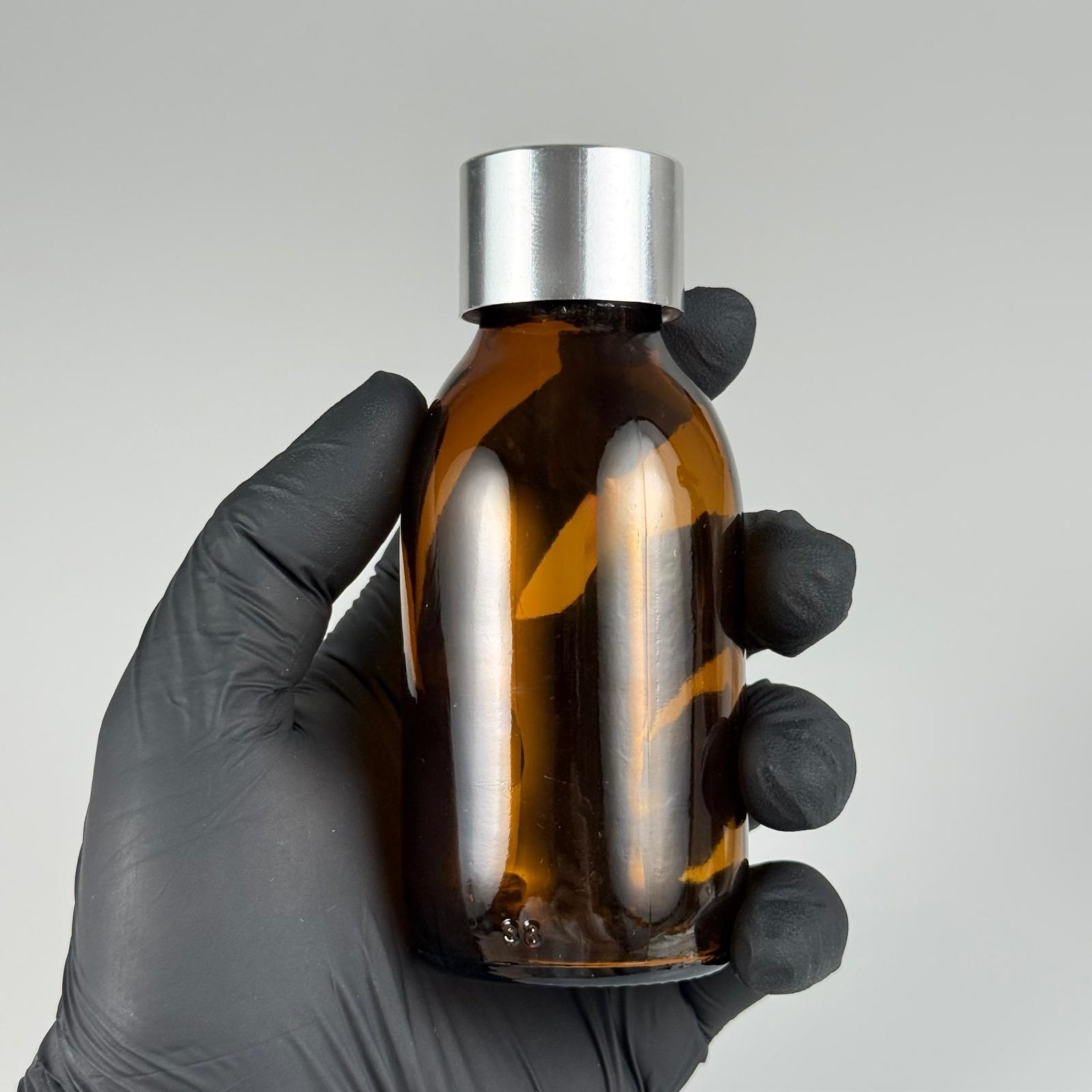 100 CC AMBER CAM ŞİŞE  + ALÜMİNYUM KAPLAMALI GÜMÜŞ KAPAKLI TAKIM - 100 ML KAHVERENGİ CAM ŞİŞE