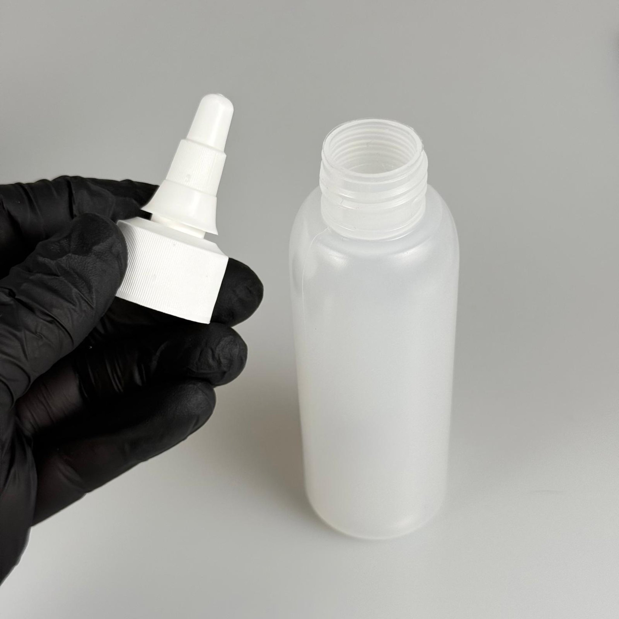 100 ML SIKILABİLİR YUMUŞAK PE POLİETİLEN PLASTİK ŞİŞE - BEYAZ ASANSÖR SİVRİ KARTUŞ KAPAKLI - 100 cc sos, yağ, kartuş, mürekkep vb için boş şişeler