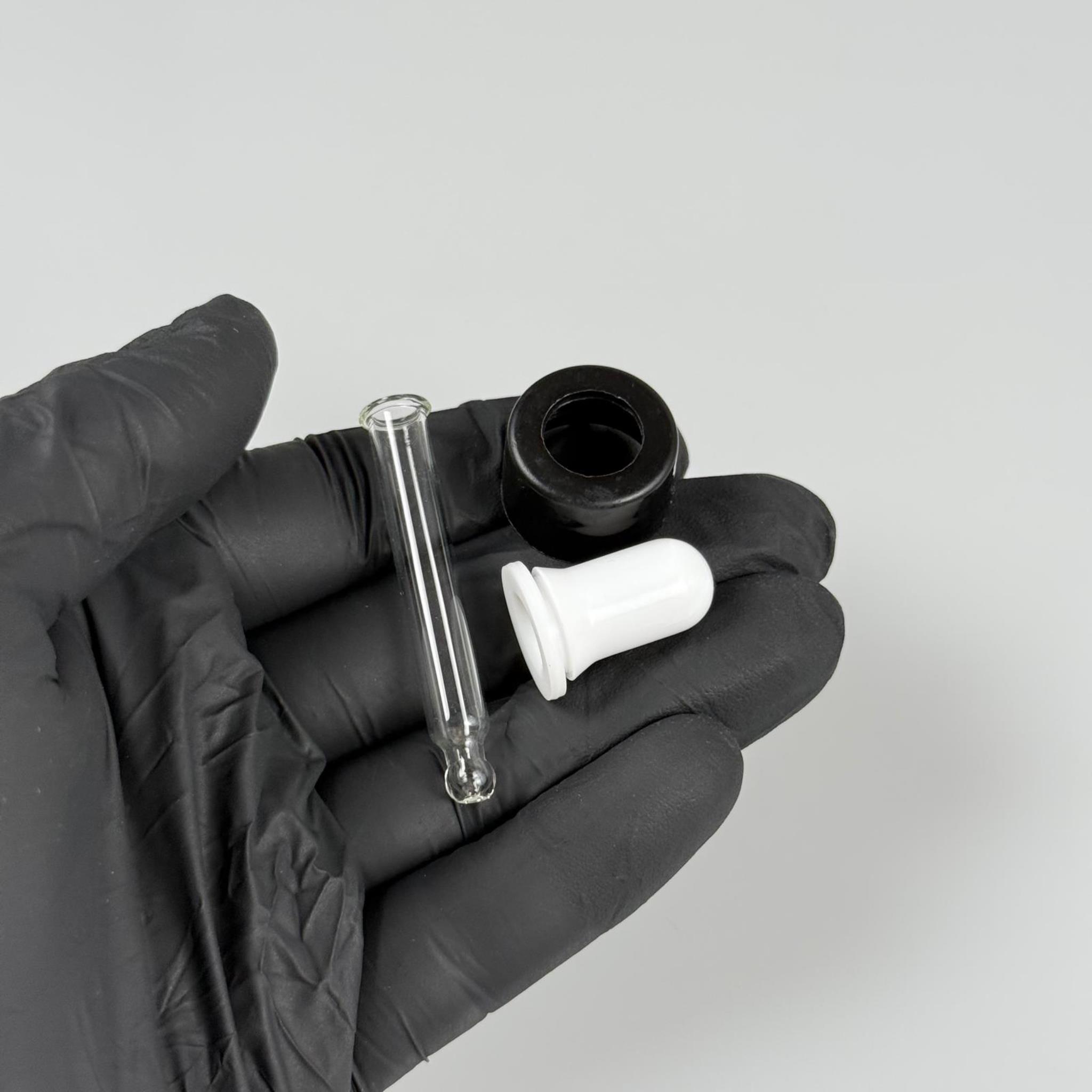 18 MM CAM DAMLALIKLI TAKIM - BEYAZ EMZİK + DELİKLİ PLASTİK DÜZ SİYAH KAPAK + 48 MM CAM PİPET