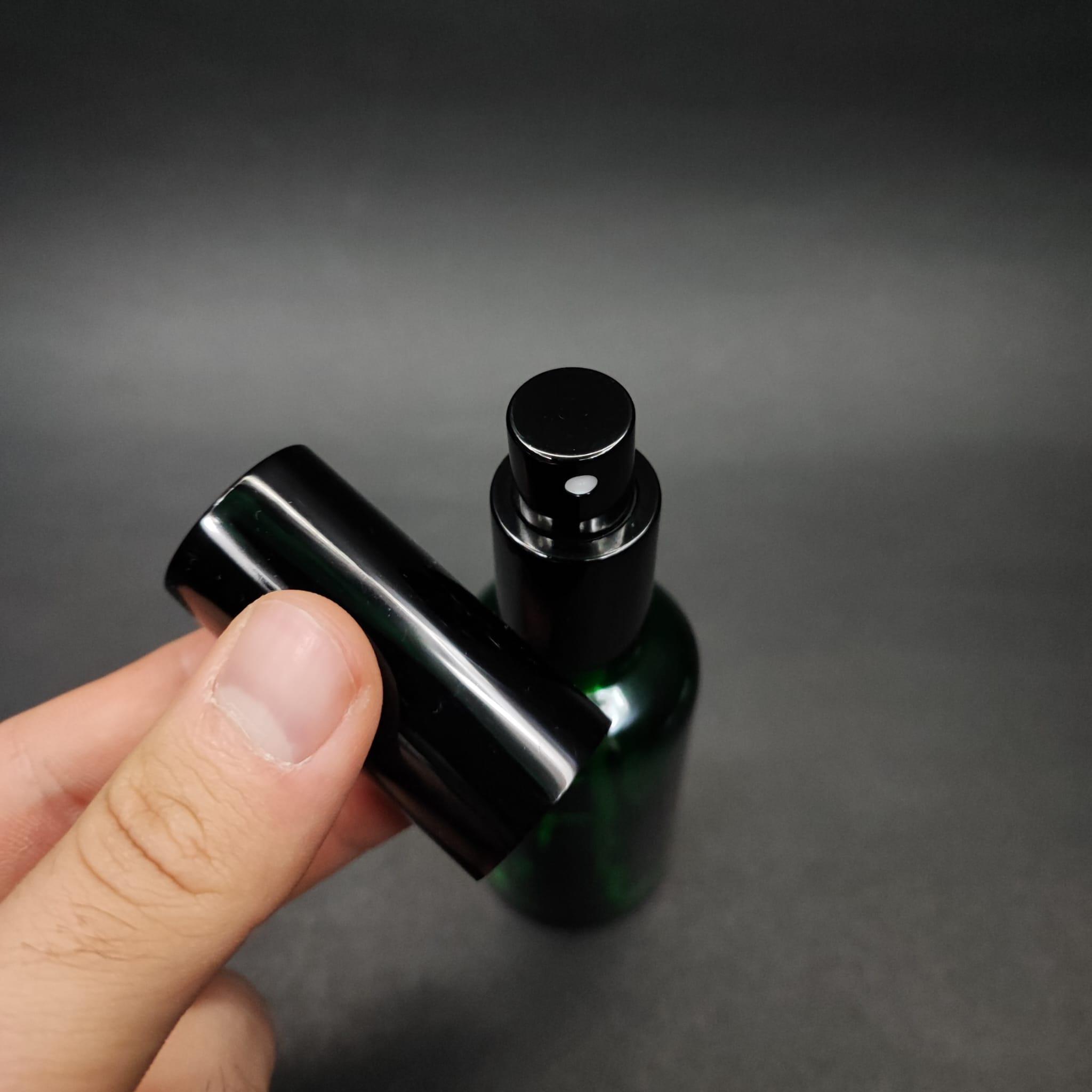 50 ML LÜKS VİDALI VALF ÇEVİRME PARFÜM ŞİŞELERİ - 50 CC YEŞİL CAM ŞİŞE - SİYAH METAL SPREYLİ KAPAKLI SET