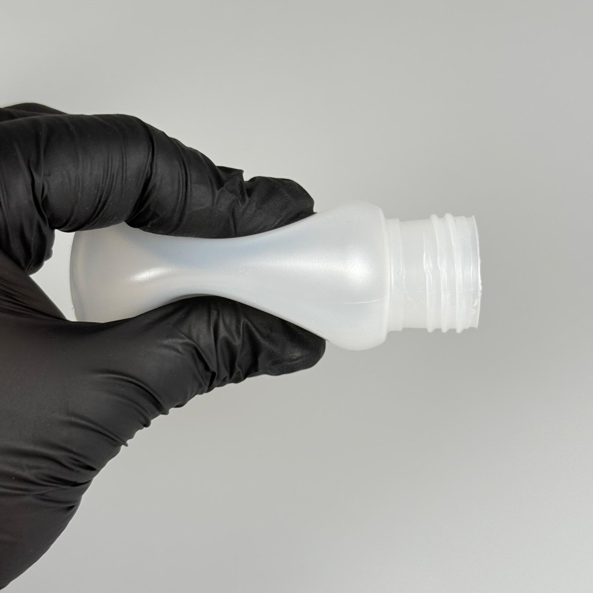 50 ML SIKILABİLİR YUMUŞAK POLİETİLEN PE PLASTİK ŞİŞE - CONTALI BEYAZ KAPAKLI + KOLONYA TIPALI - 50 cc sos, yağ, kartuş, mürekkep vb için boş şişeler