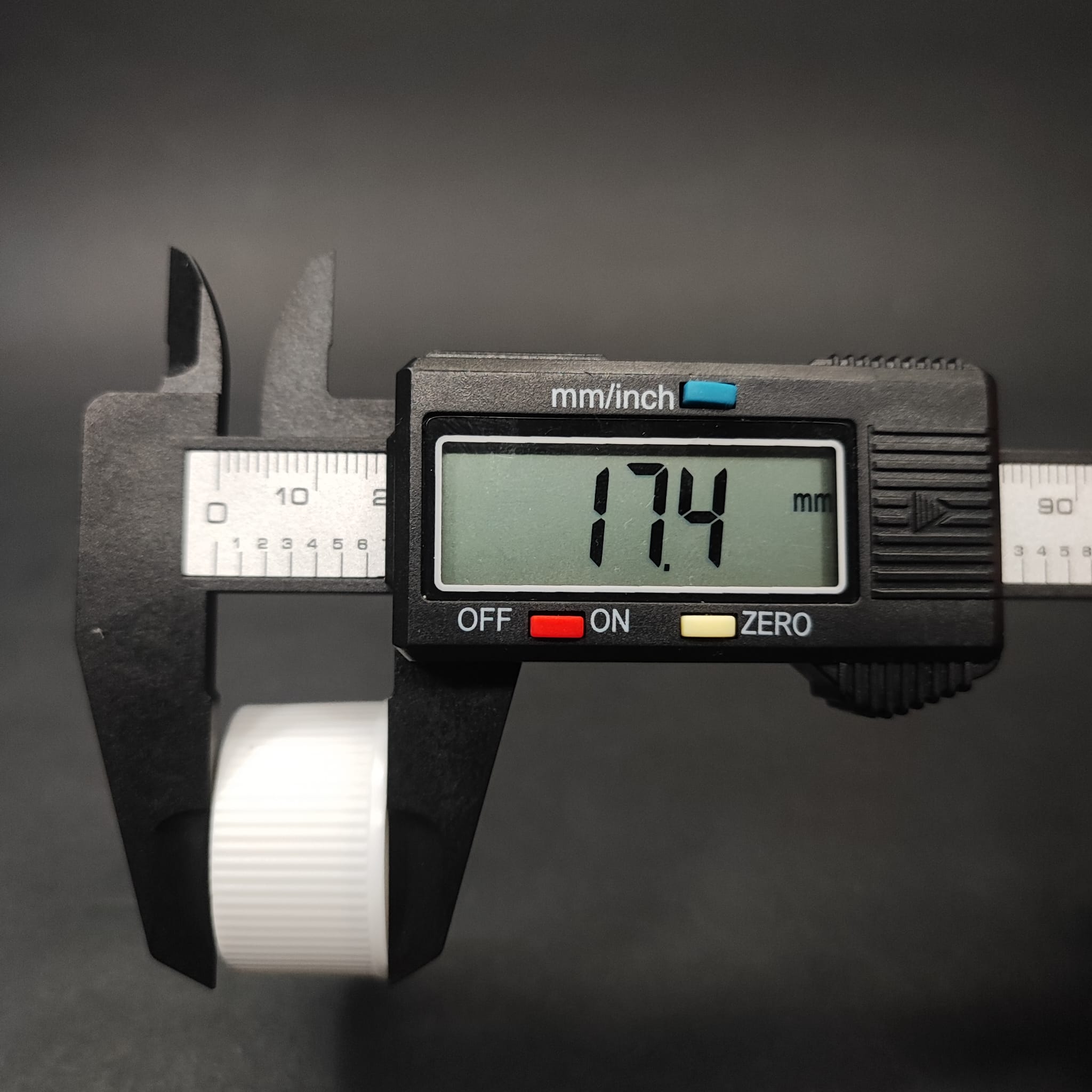 24 MM ÇOCUK KİLİTLİ BEYAZ KAPAK