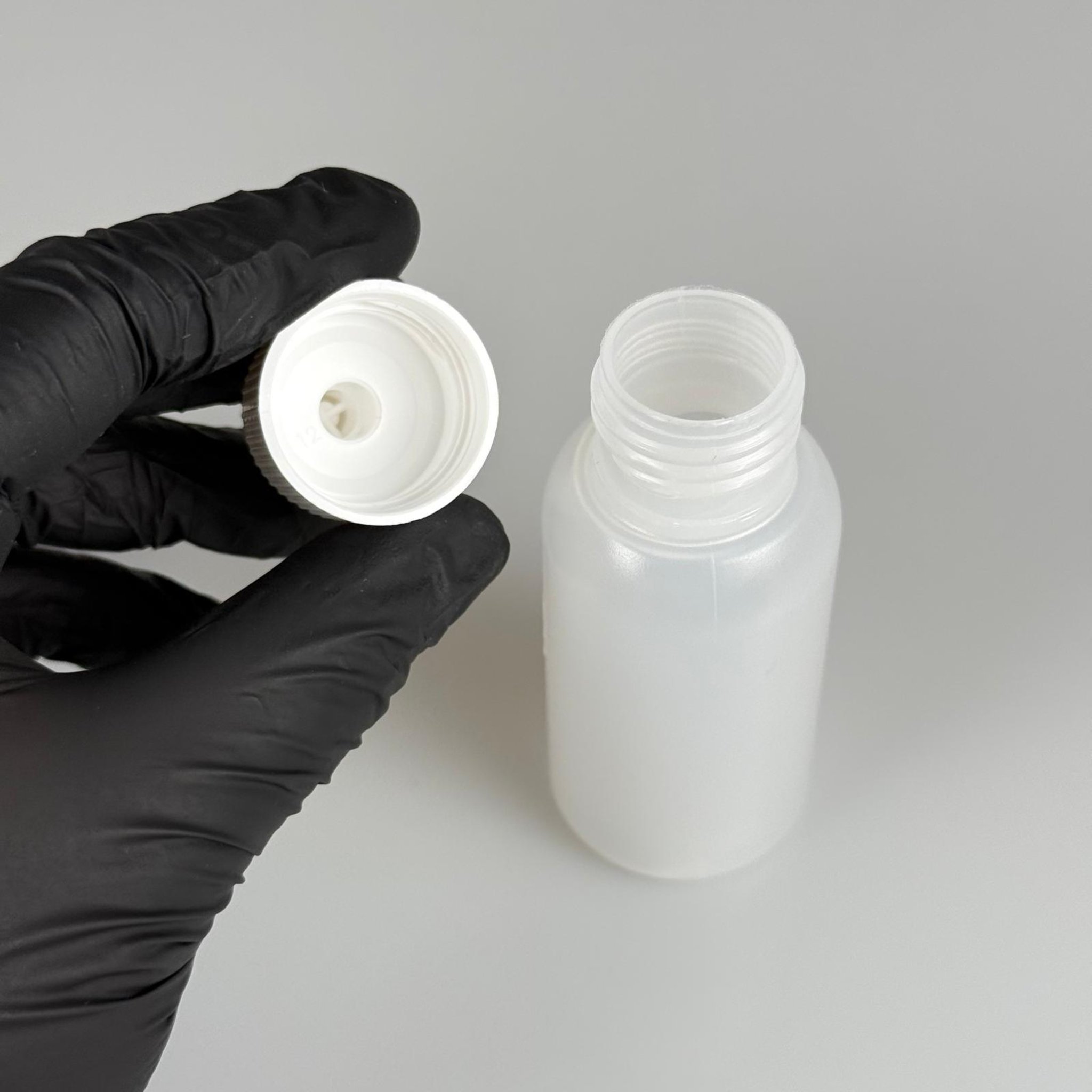 50 ML SIKILABİLİR YUMUŞAK POLİETİLEN PE PLASTİK ŞİŞE - BEYAZ TWİST AKITICI SOS KAPAKLI - 50 cc sos, yağ, kartuş, mürekkep vb için boş şişeler