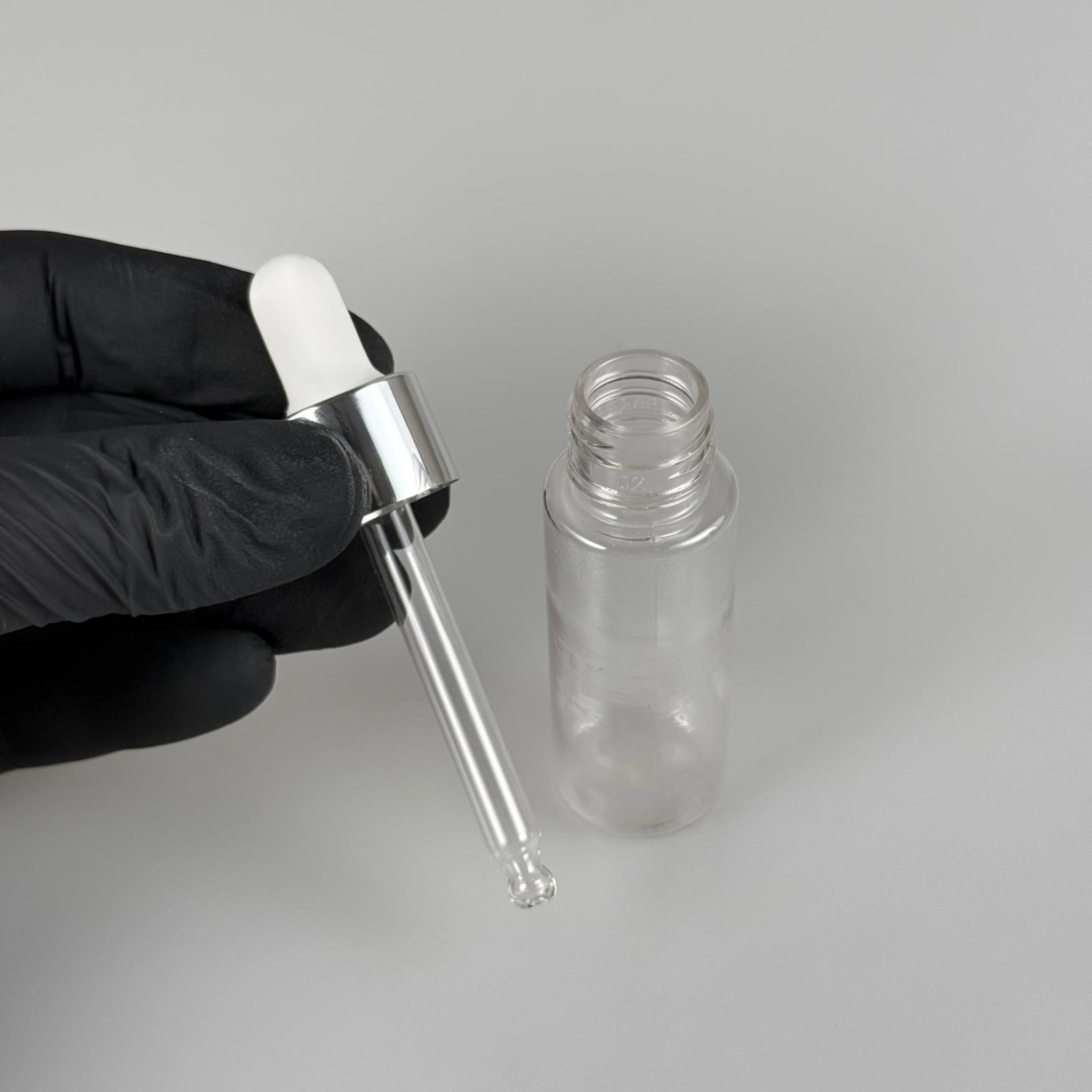 20 CC PET SHOT ŞİŞESİ  - KİLİTLİ BEYAZ KAPAKLI KOLAJEN ŞİŞESİ - 20 ML PLASTİK ŞİŞE - ŞEFFAF (KİLİTLİ KAPAK SERTÇE BASTIRARAK KAPANIR)