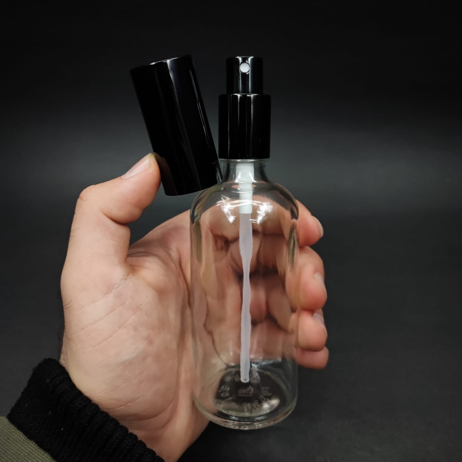100 ML LÜKS VİDALI VALF ÇEVİRME PARFÜM ŞİŞELERİ - 100 CC ŞEFFAF CAM ŞİŞE - SİYAH METAL SPREYLİ KAPAKLI SET