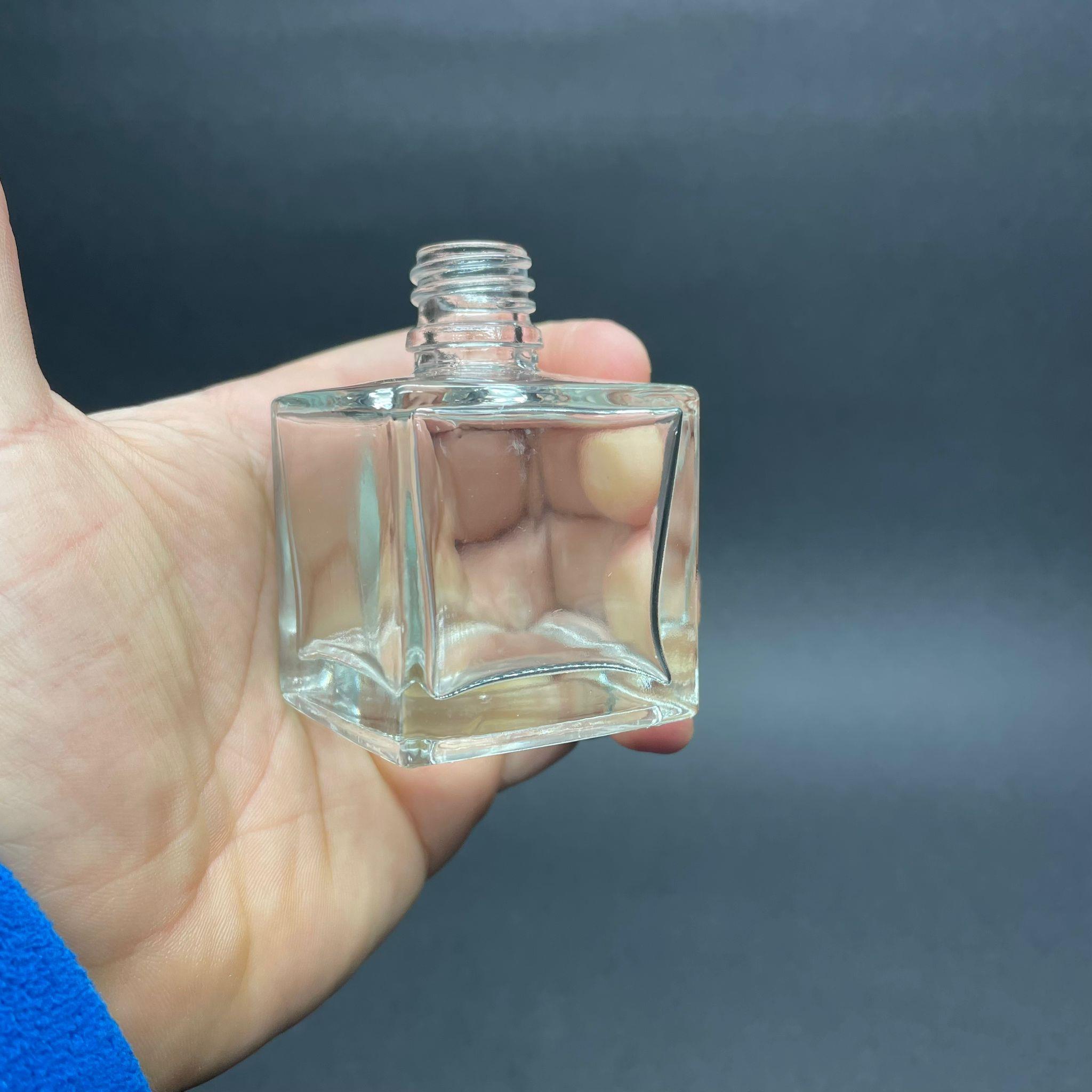 50 CC KARE BAMBU CAM BAMBU ODA KOKUSU ŞİŞESİ - 50 ML KÖŞELİ BAMBU ODA KOKUSU ŞİŞESİ - DİFÜZÖR ŞİŞE- CAM ŞİŞE + GÜMÜŞ METAL KAPAK + PLASTİK TIPA