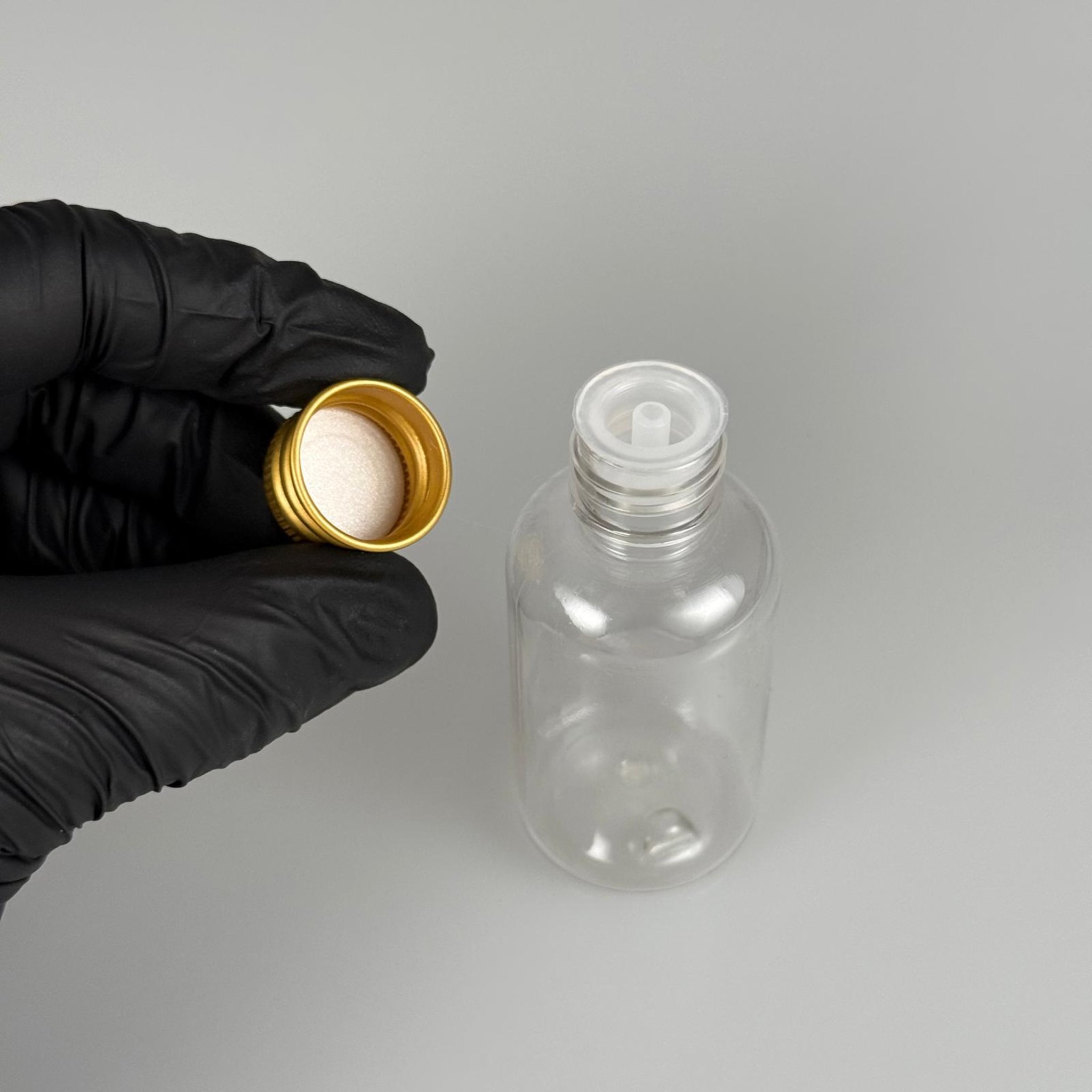 40 CC ŞEFFAF SİLİNDİR TOMBUL PET ŞİŞE + KÖPÜK CONTALI GOLD ALÜMİNYUM METAL KAPAKLI + DAMLALIKLI KOLONYA TIPALI TIPALI TAKIM - 40 ML PLASTİK ŞİŞE