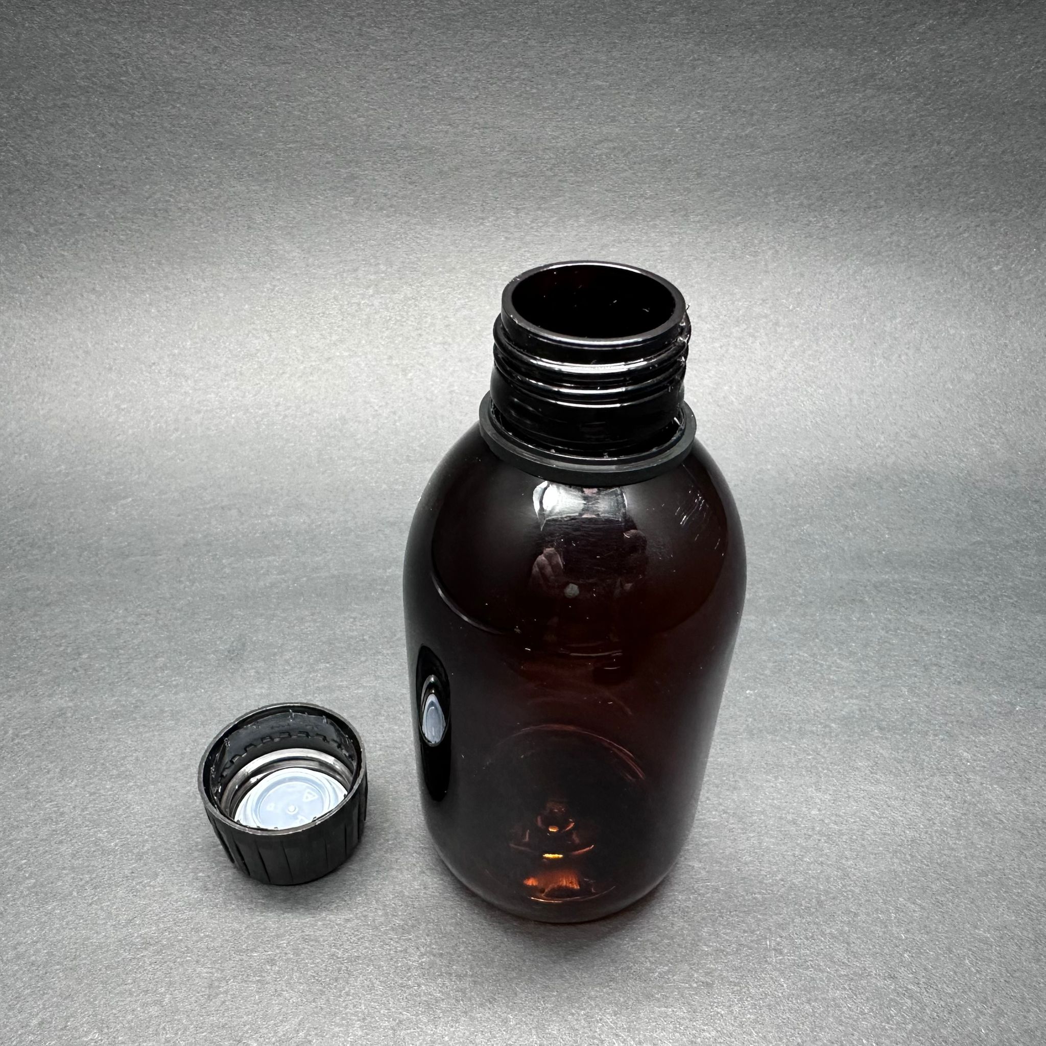 200 CC AMBER PET ECZA ŞİŞESİ - SİYAH KİLİTLİ İLAÇ KAPAKLI - 200 ML KAHVERENGİ PLASTİK ŞURUP ŞİŞESİ (21 GR)