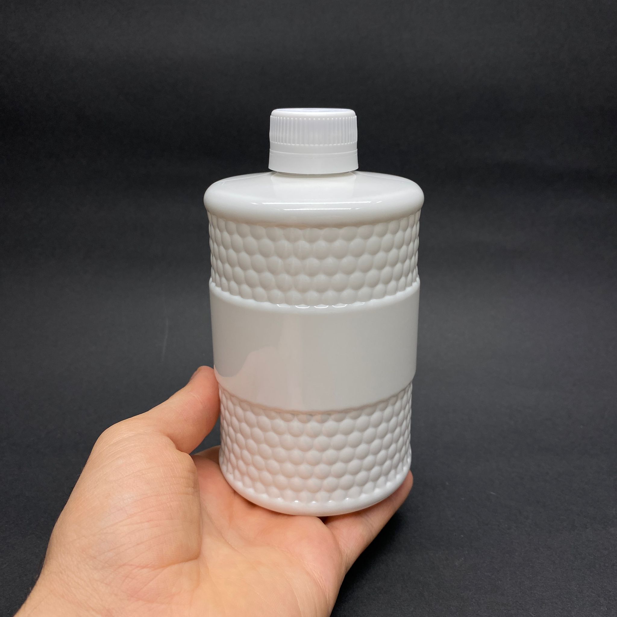 500 CC DESENLİ BEYAZ PLASTİK ŞİŞE - BEYAZ KİLİTLİ KAPAKLI - 500 ML KALIN PLASTİK ŞİŞE (PORSELEN GÖRÜNÜMLÜ PLASTİK ŞİŞE)