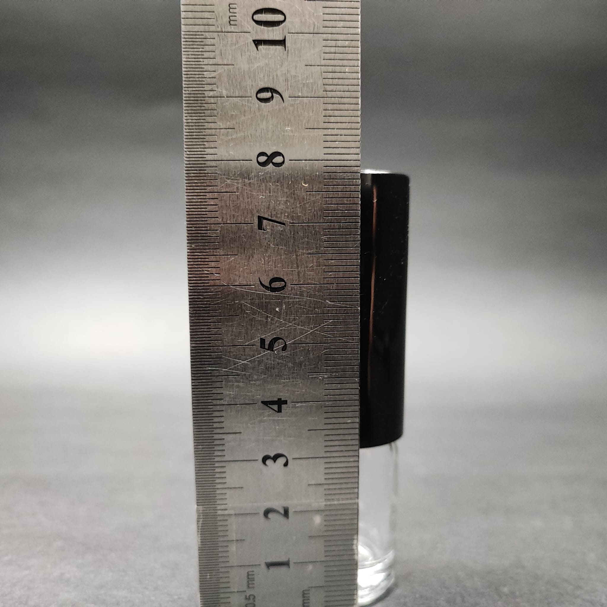 5 ML LÜKS VİDALI VALF ÇEVİRME PARFÜM ŞİŞELERİ - 5 CC ŞEFFAF CAM ŞİŞE - SİYAH METAL SPREYLİ KAPAKLI SET