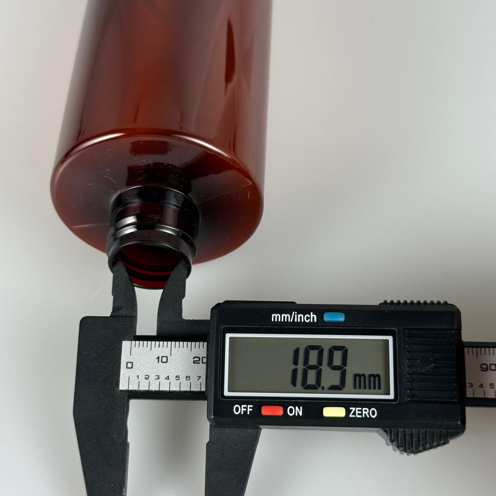 400 CC KÜT BOYUNLU SİLİNDİR PET ŞİŞE (30 GR) - KAPAKSIZ 24 AĞIZ - 400 ML PLASTİK ŞİŞE - AMBER