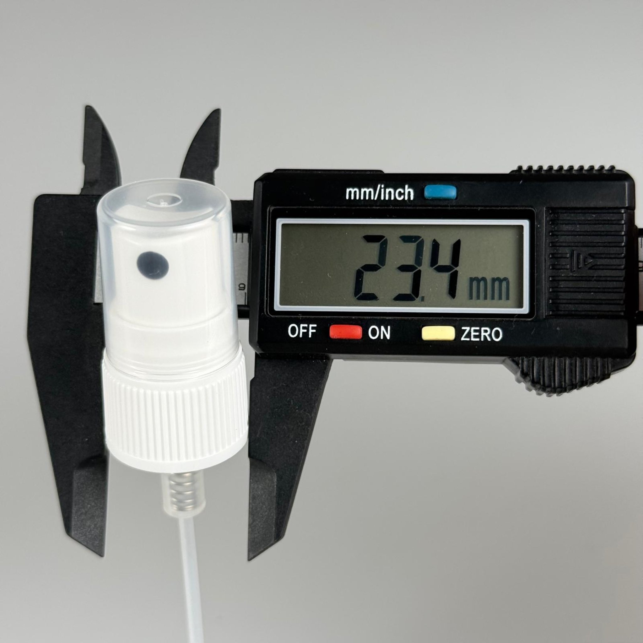 20 MM BEYAZ PARMAK SPREY - 20 MM VALF BEYAZ - SİYAH NOKTALI