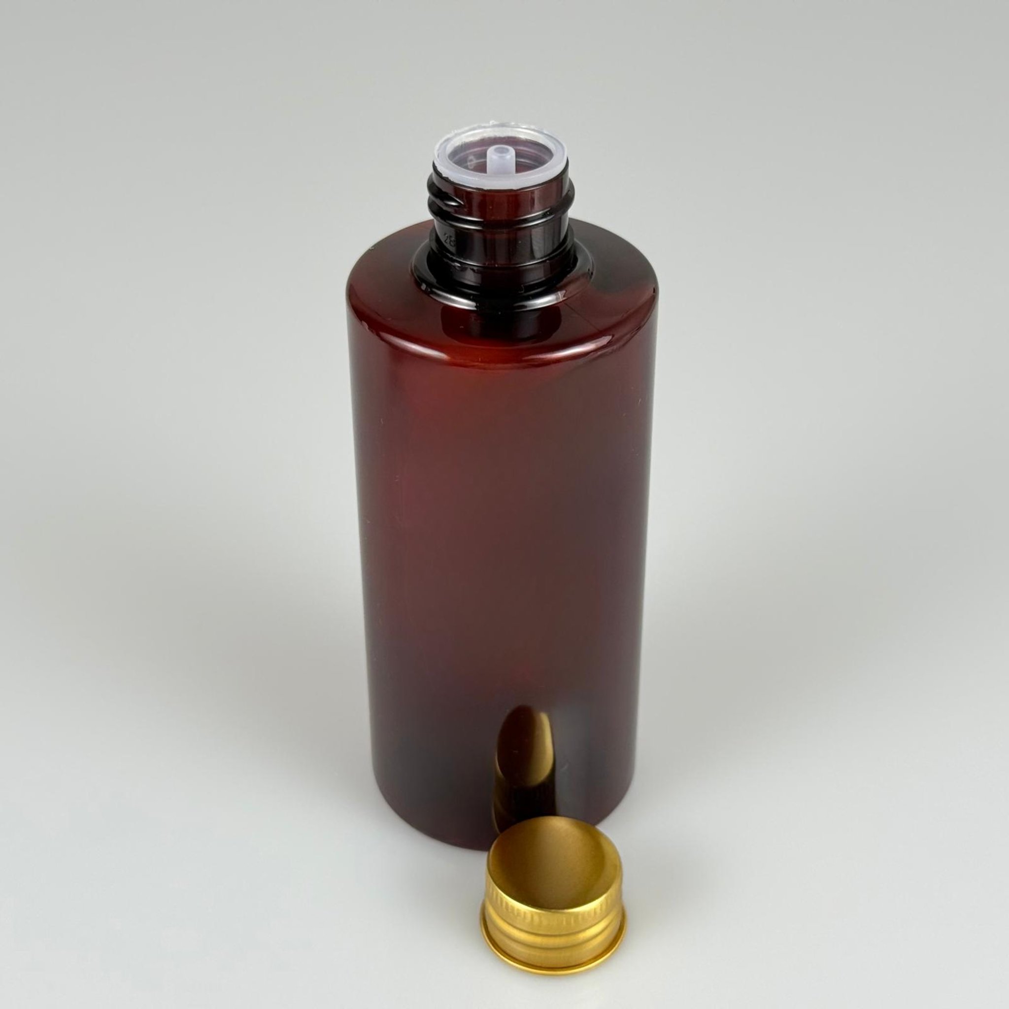 200 CC AMBER SİLİNDİR KESKİN KÜT MODEL SERT PET ŞİŞE (25 GR - 24 AĞIZ ) + KÖPÜK CONTALI GOLD METAL ALÜMİNYUM KAPAKLI + KOLONYA TIPALI TAKIM - 200 ML KAPAKLI KAHVERENGİ PET ŞİŞELER