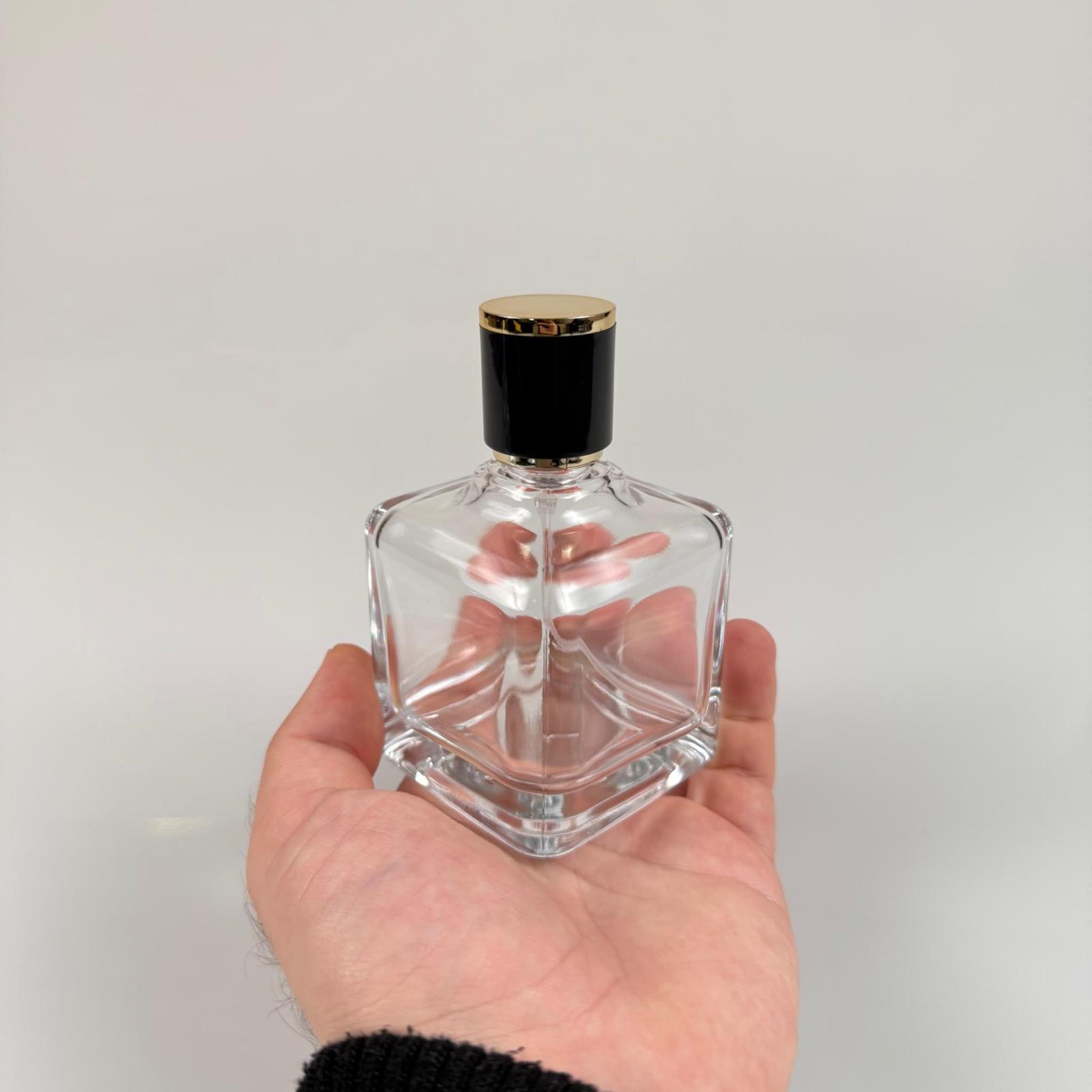100 ML KARE MODEL LURA PARFÜM ŞİŞESİ - GOLD METAL SPREYLİ + GOLD SİYAH KAPAKLI (AĞIZ 15 MM GEÇME KOLAY KAPAMA)