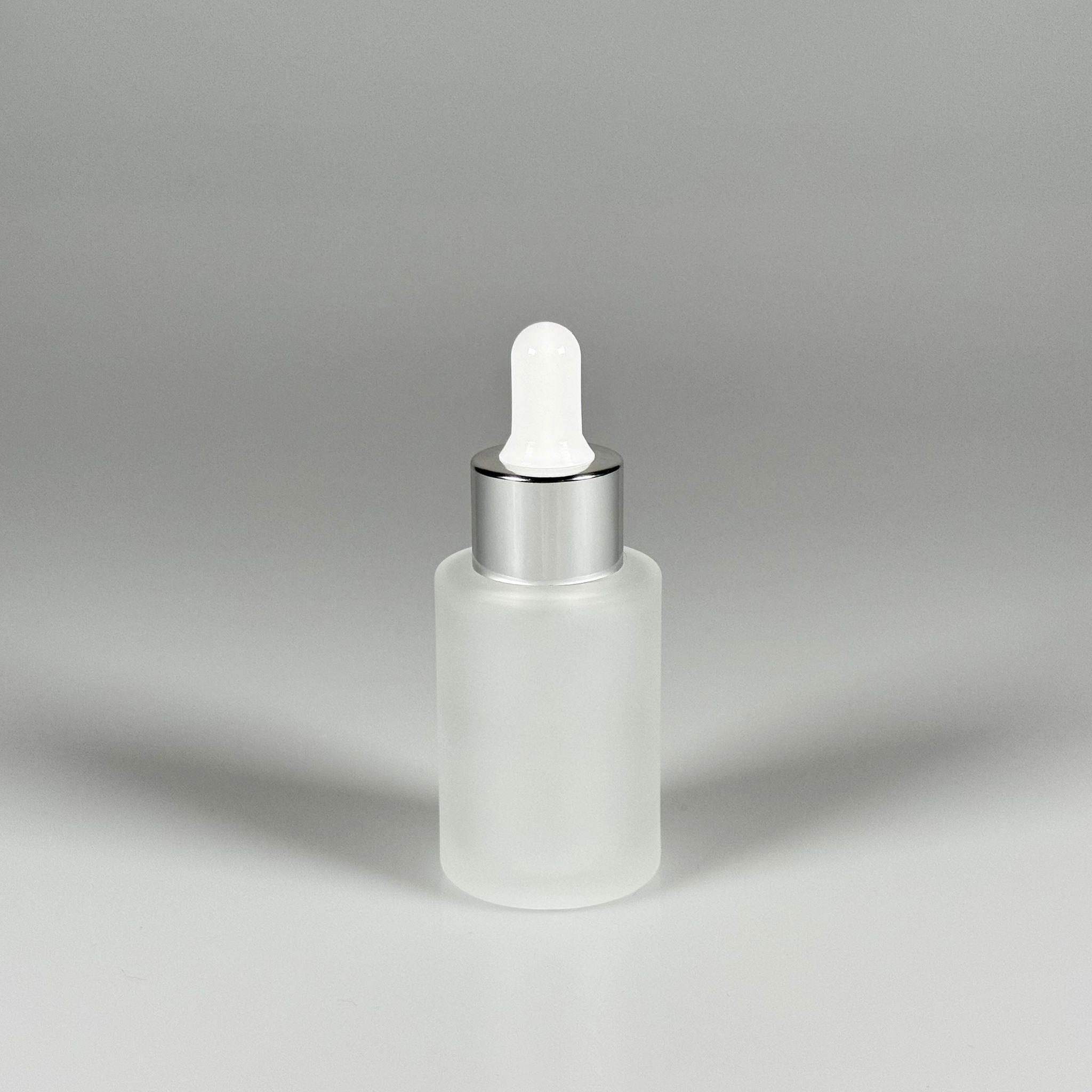 30 CC OMUZLU BUZLU CAM ŞİŞE - BEYAZ EMZİKLİ GÜMÜŞ KAPAKLI CAM DAMLALIKLI TAKIM (DAMLALIĞIN İÇİNDE SIZDIRMAZ CONTA MEVCUTTUR) - 30 ML KÜT BOYUNLU CAM SERUM ŞİŞESİ