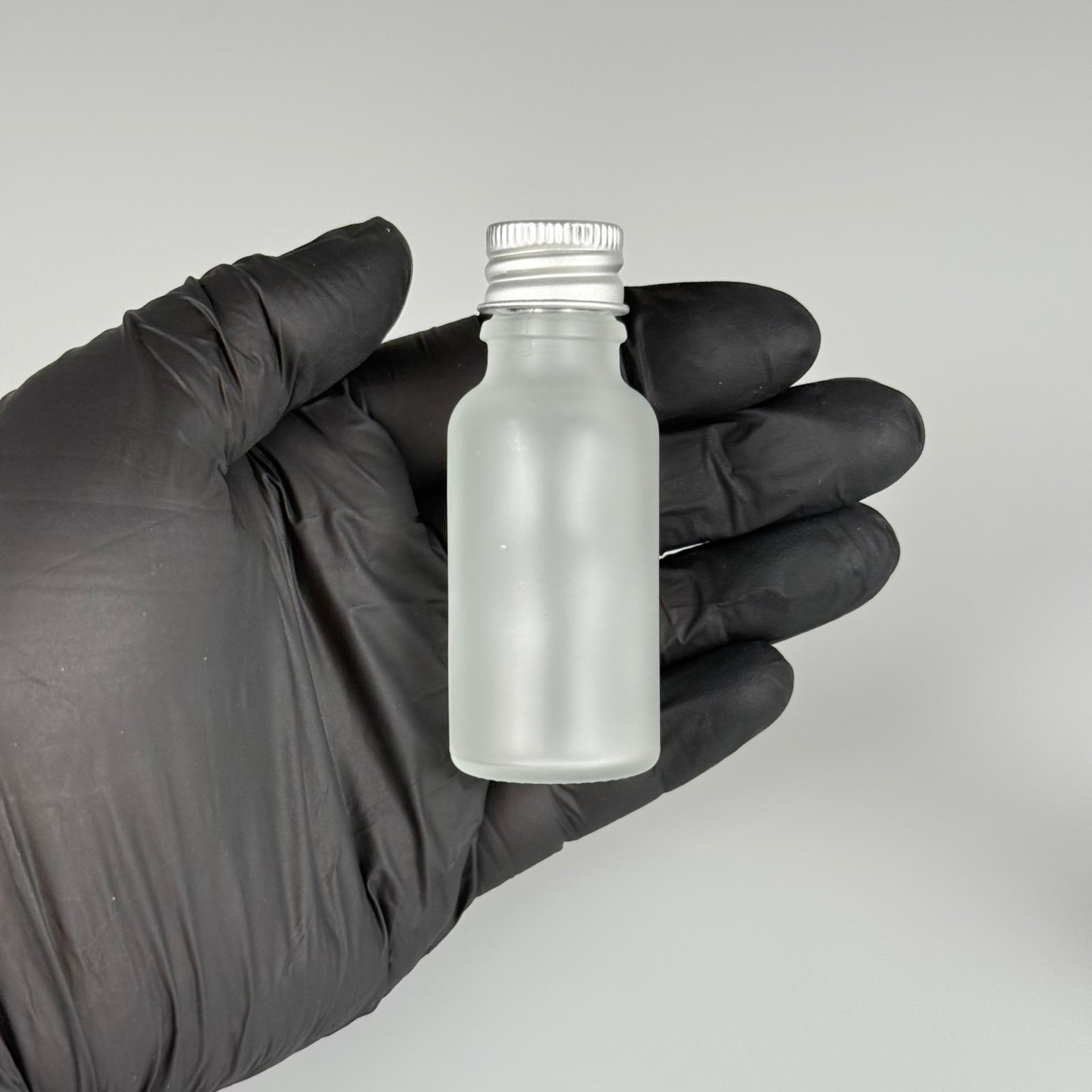 20 CC BUZLU CAM ŞİŞE + KÖPÜK CONTALI GÜMÜŞ ALÜMİNYUM METAL KAPAKLI + DAMLALIKLI KOLONYA TIPALI TAKIM - 20 ML BUZLU CAM ŞİŞE