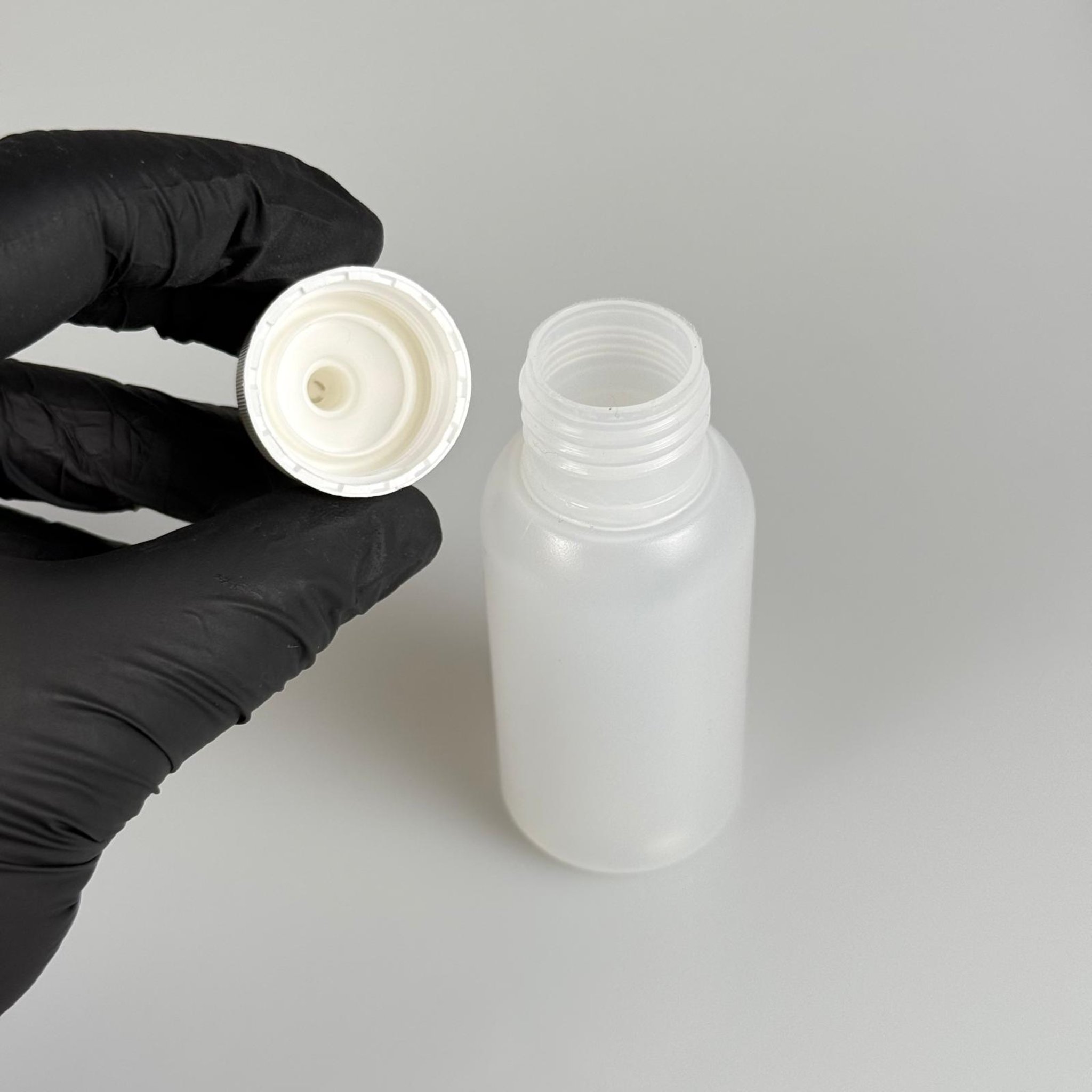 50 ML SIKILABİLİR YUMUŞAK POLİETİLEN PE PLASTİK ŞİŞE - BEYAZ ASANSÖR AKITICI SOS KAPAKLI - 50 cc sos, yağ, kartuş, mürekkep vb için boş şişeler