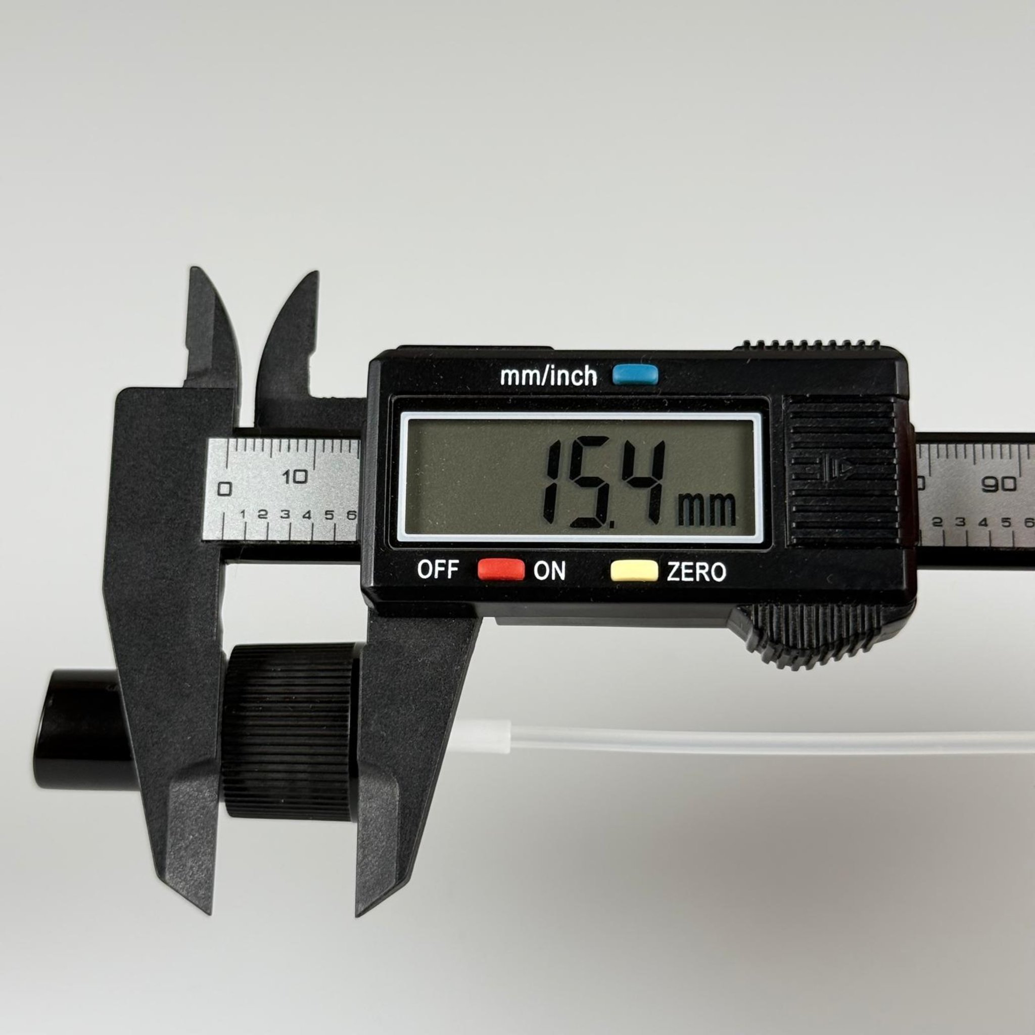 18 MM SPREY SİYAH KAPAKLI - HEM CAM ŞİŞEYE HEM PET ŞİŞEYE UYGUN
