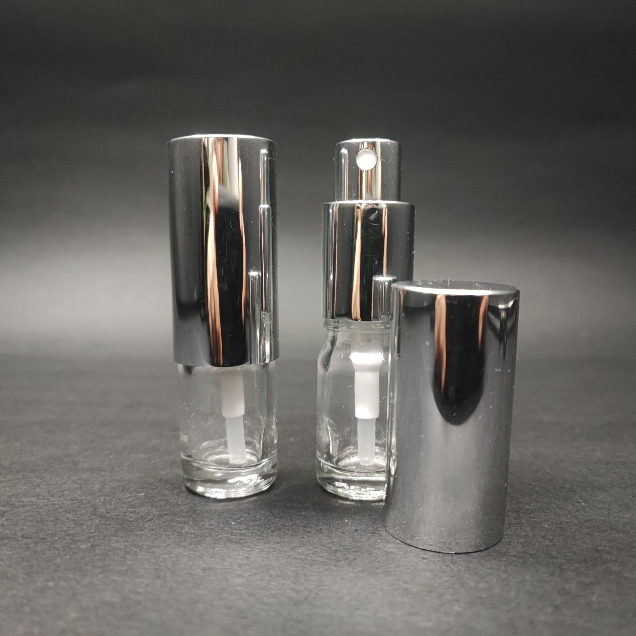 5 ML LÜKS VİDALI VALF ÇEVİRME PARFÜM ŞİŞELERİ - 5 CC ŞEFFAF CAM ŞİŞE - GÜMÜŞ METAL SPREYLİ KAPAKLI SET