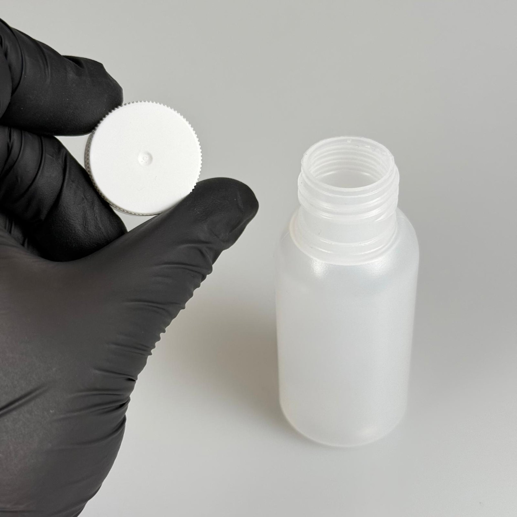 50 ML SIKILABİLİR YUMUŞAK POLİETİLEN PE PLASTİK ŞİŞE - CONTALI BEYAZ KAPAKLI - 50 cc sos, yağ, kartuş, mürekkep vb için boş şişeler