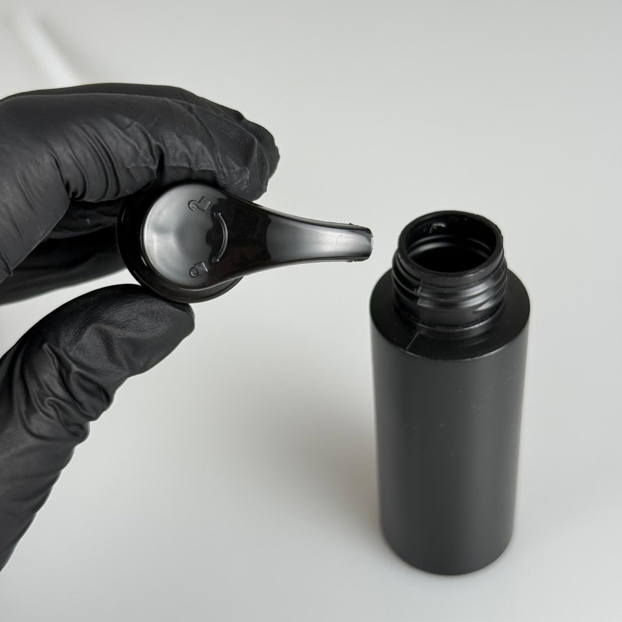 50 CC SİYAH POLİETİLEN PLASTİK ŞİŞE - SİYAH  POMPALI - 50 ML POMPALI PLASTİK ŞİŞE