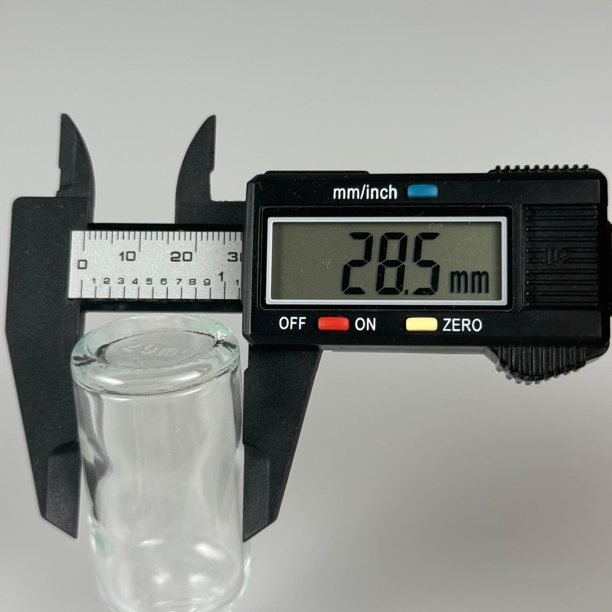 20 CC ŞEFFAF CAM ŞİŞE + KÖPÜK CONTALI SİYAH ALÜMİNYUM METAL KAPAKLI + DAMLALIKLI KOLONYA TIPALI TAKIM - 20 ML ŞEFFAF CAM ŞİŞE