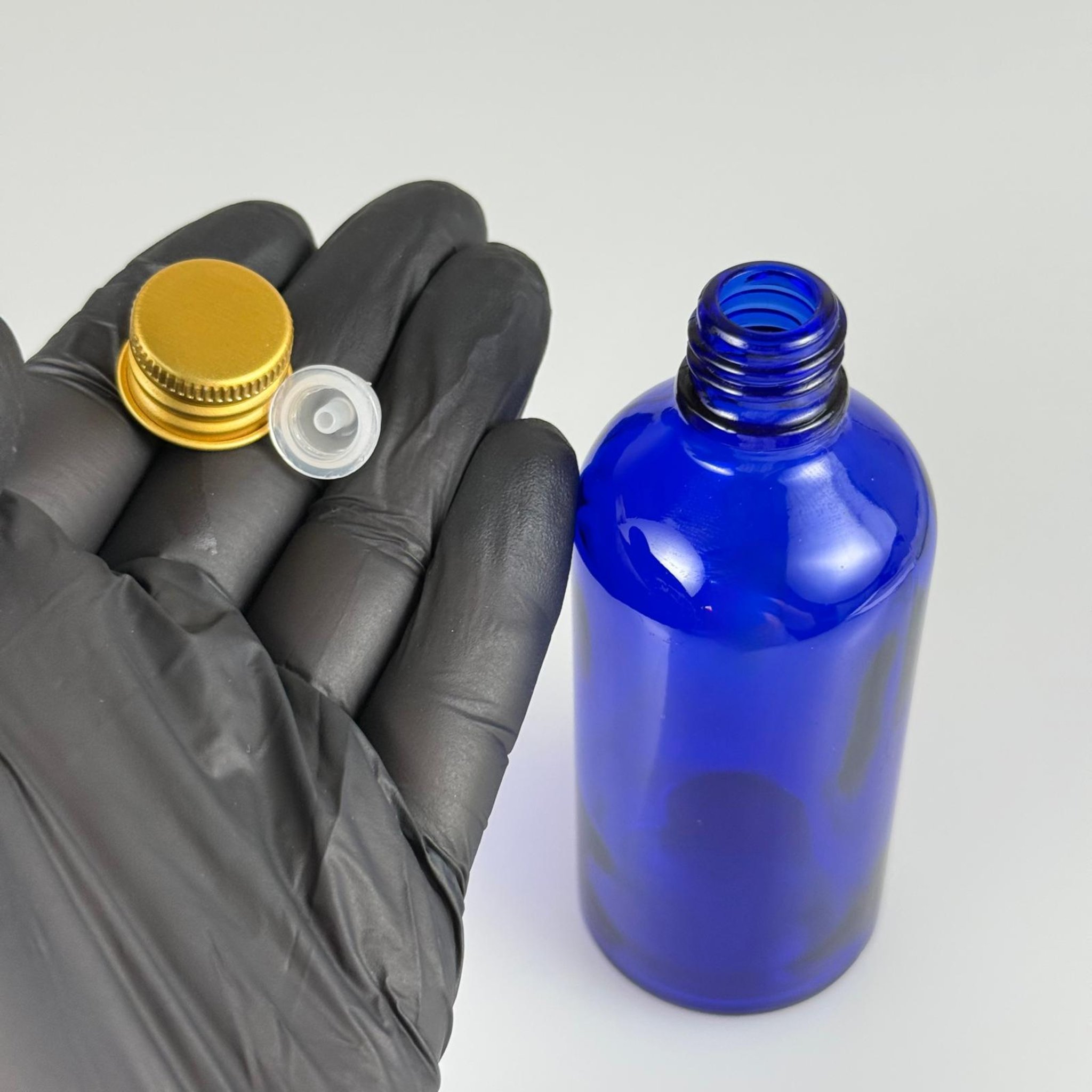 100 CC MAVİ CAM ŞİŞE + KÖPÜK CONTALI GOLD ALÜMİNYUM METAL + DAMLALIKLI KOLONYA TIPALI KAPAKLI TAKIM - 100 ML MAVİ CAM ŞİŞE