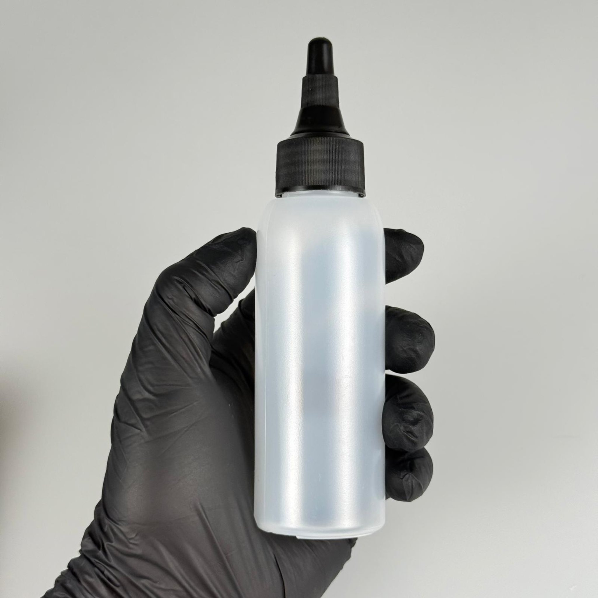 100 ML SIKILABİLİR YUMUŞAK PE POLİETİLEN PLASTİK ŞİŞE - SİYAH ASANSÖR SİVRİ KARTUŞ KAPAKLI - 100 cc sos, yağ, kartuş, mürekkep vb için boş şişeler