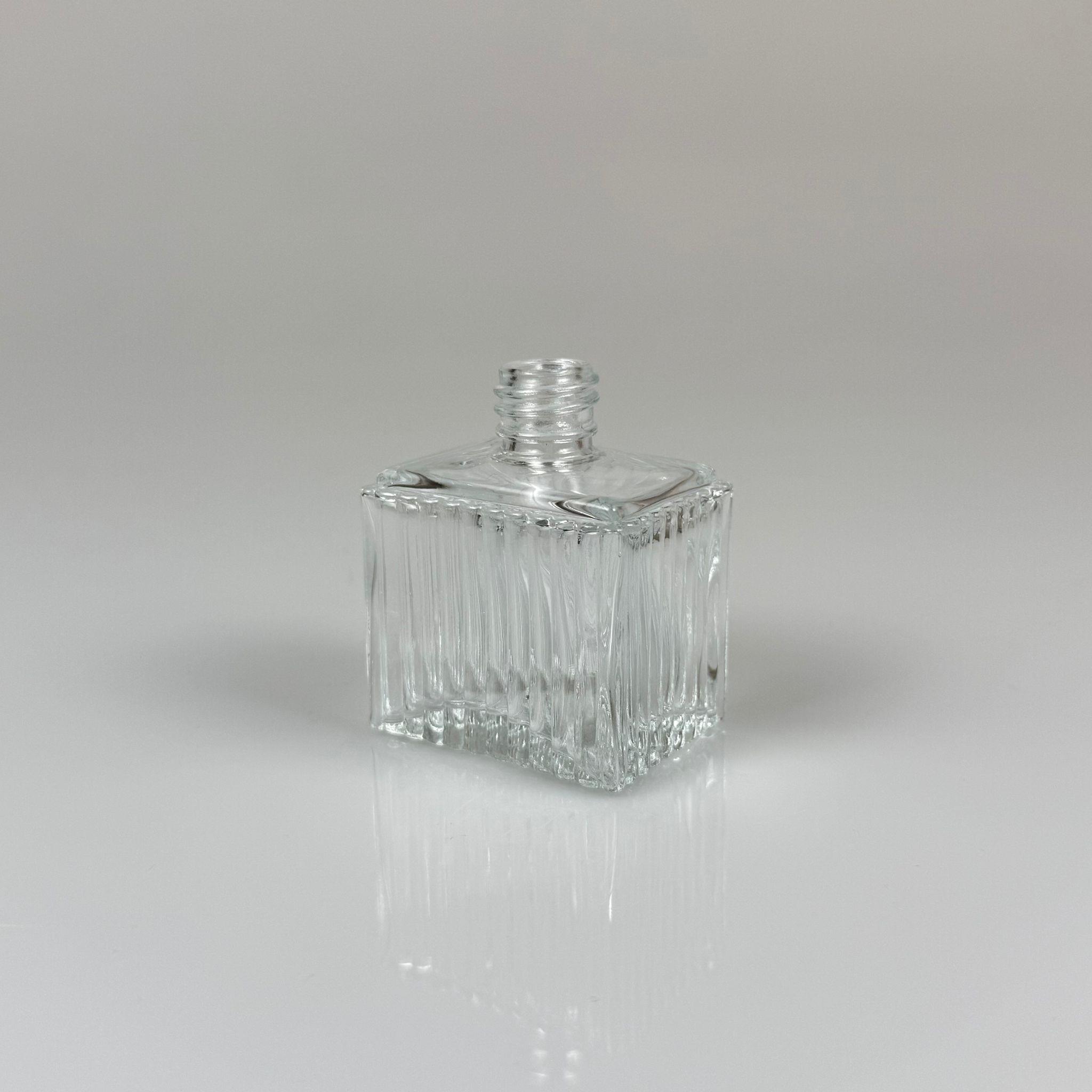 50 CC KÖŞELİ DESENLİ ÇİZGİLİ CAM ŞİŞE - 18 MM AĞIZ - 50 ML PRESTİJLİ ŞİŞE