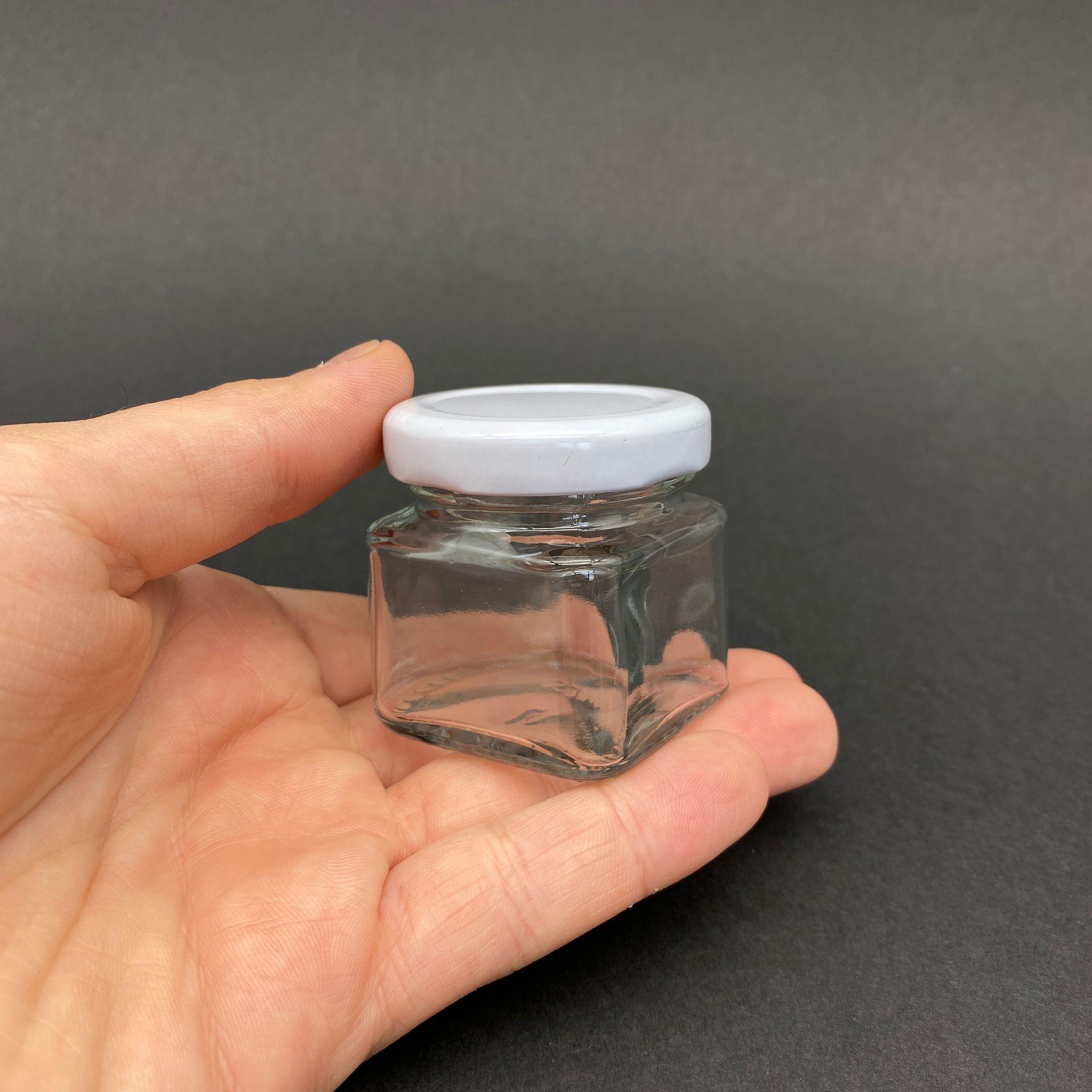 40 CC KARE KAVANOZ - BEYAZ METAL KAPAKLI - 40 ML KÖŞELİ TİP CAM KAVANOZ